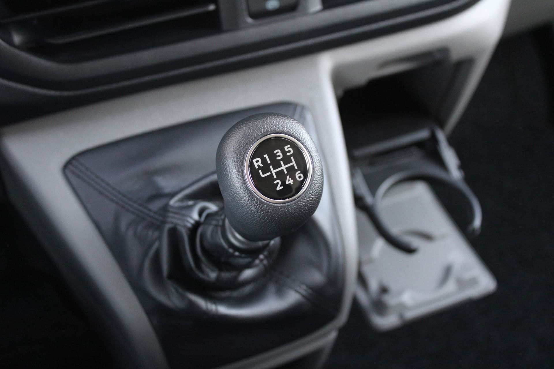 Ford Transit Custom 320 2.0 TDCI L2H1 Trend DC 136pk - Carplay - Android - Camera - Trekhaak - LED koplampen - Stoelverwarming - Draadloos laden - Rijklaar thumbnail 18