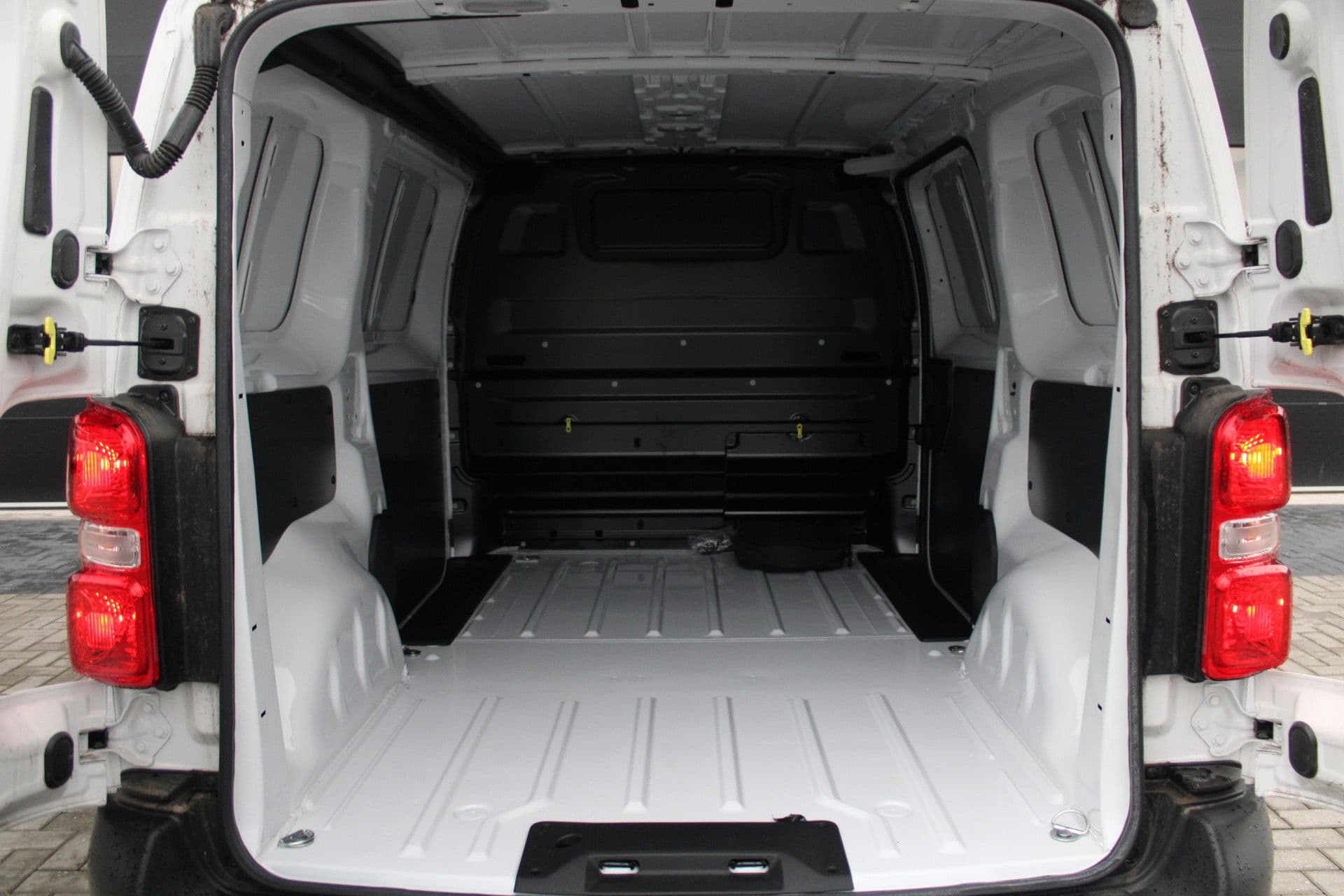 Citroën Ë-Jumpy L2 136 75 kWh 136pk - Cruise - Airco - PDC - Bluetooth - DAB - Rijklaar thumbnail 10