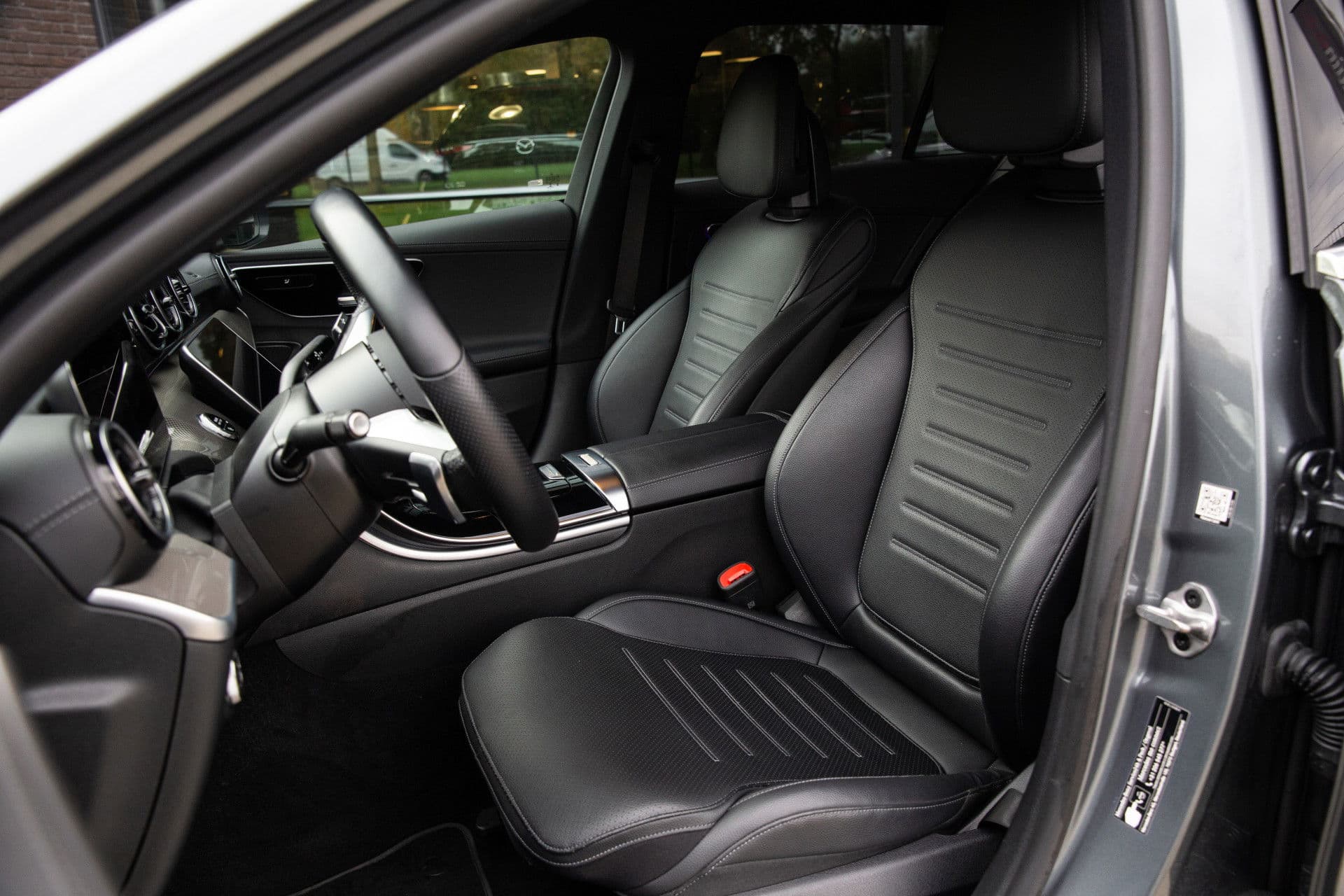 Mercedes-Benz C-Klasse Estate 200 Launch Edition AMG Line , Virtual cockpit, Leer, Sfeerverlichting, thumbnail 3