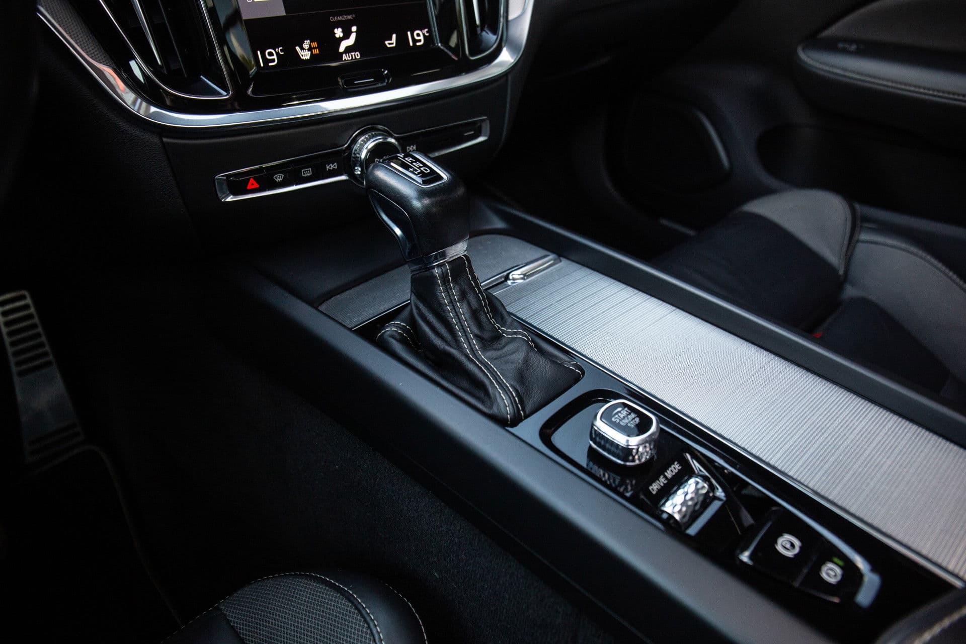 Volvo V60 2.0 T4 R-Design , Panoramadak, Nappaleder, BTW, Memory, Trekhaak thumbnail 12