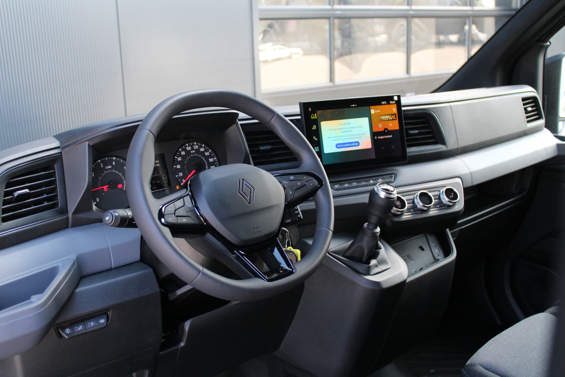 Renault Master T35 2.0 dCi 170pk L2H2 Extra - 2x Schuifdeur - Navigatie - Blind Spot - Camera - Stoelverwarming - Verwarmde voorruit - Rijklaar thumbnail 2