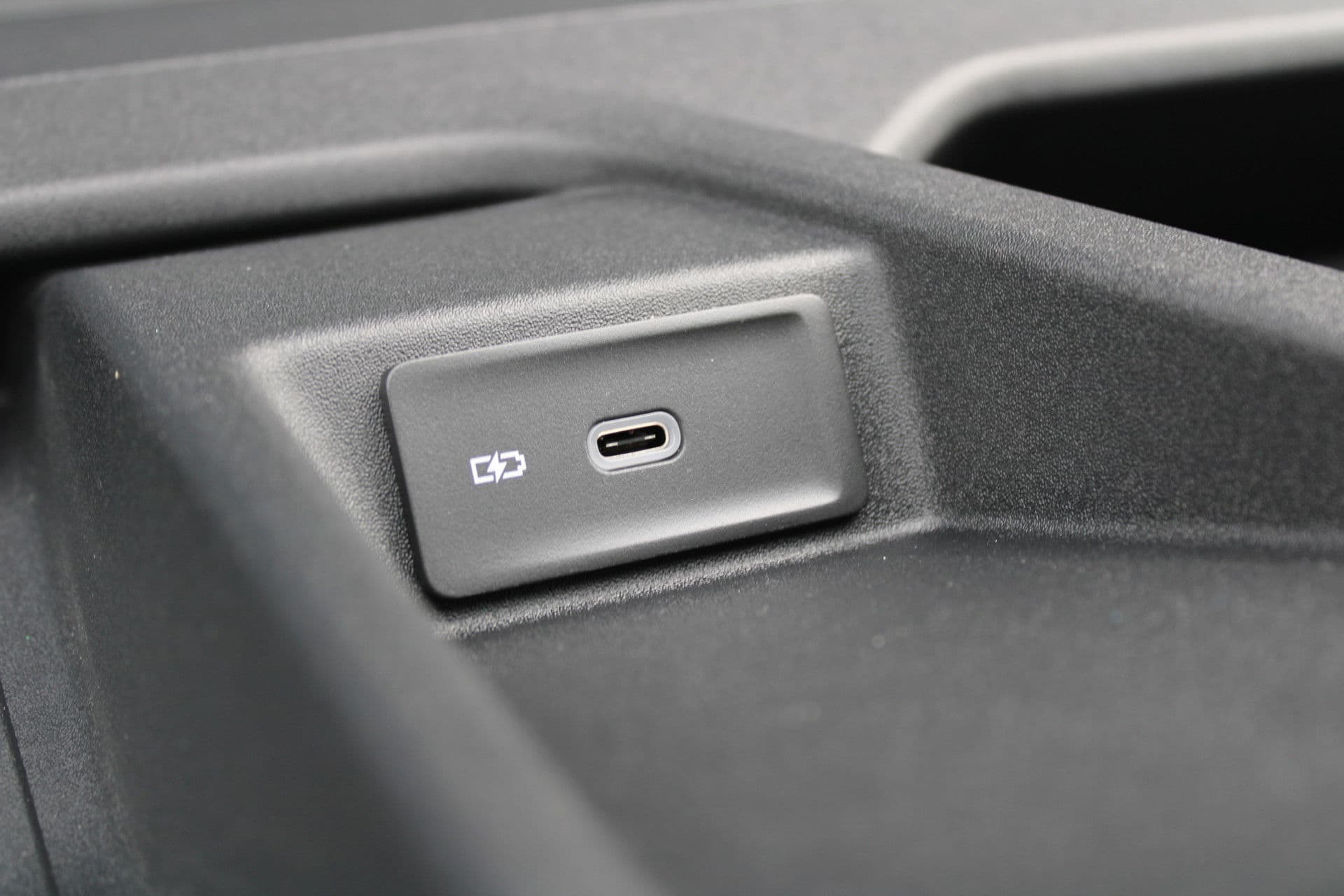 Volkswagen Crafter 30 2.0 TDI L3H3 140pk - Navigatie - DAB - Geveerde Stoel - Camera - Carplay - Rijklaar thumbnail 42