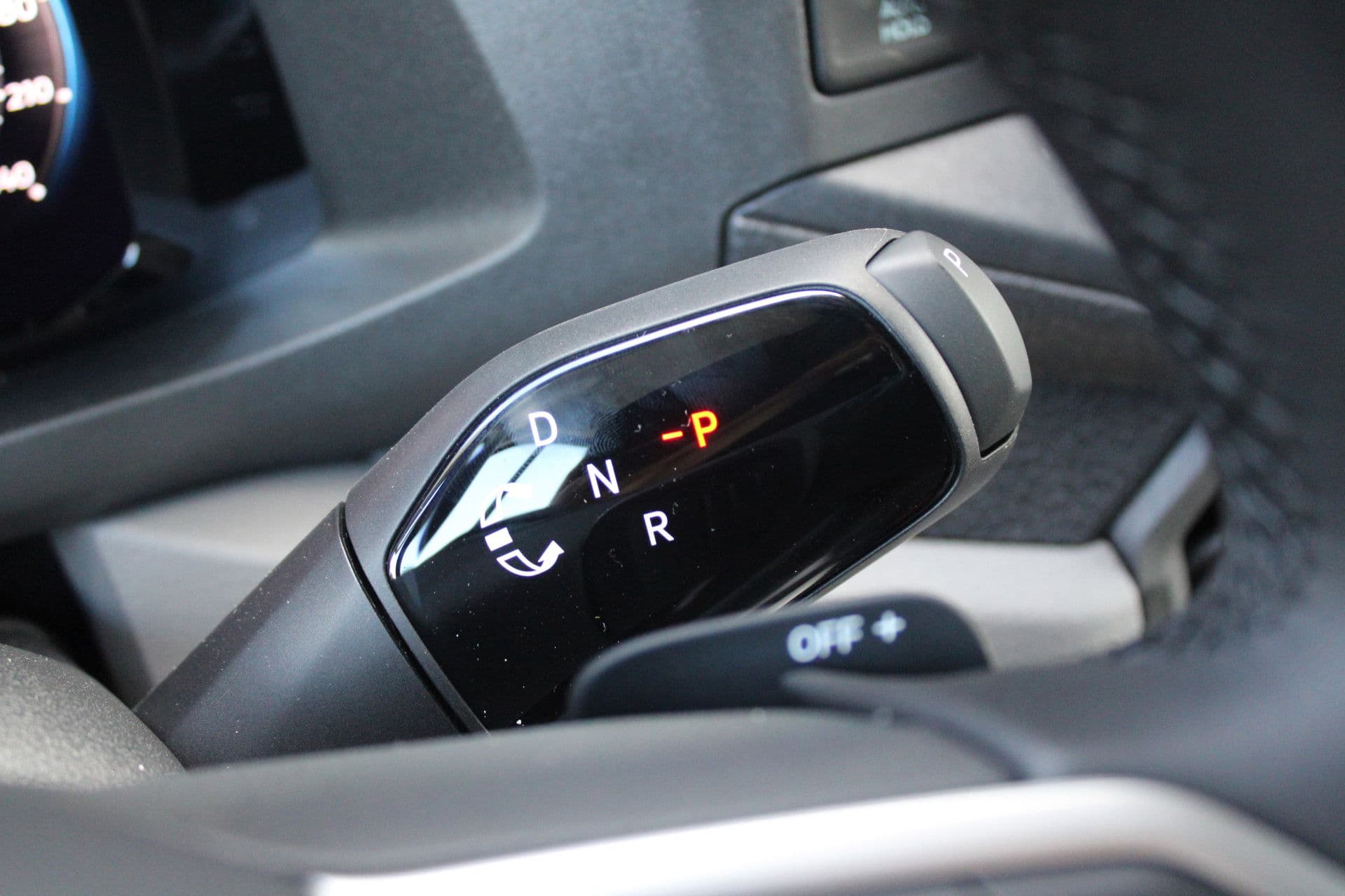 Volkswagen Crafter 35 2.0 TDI L3H3 177pk - Facelift - Navigatie - LED - Geveerde stoel - Virtual cockpit - Camera - Trekhaak - Stoelverwarming - Rijklaar thumbnail 17