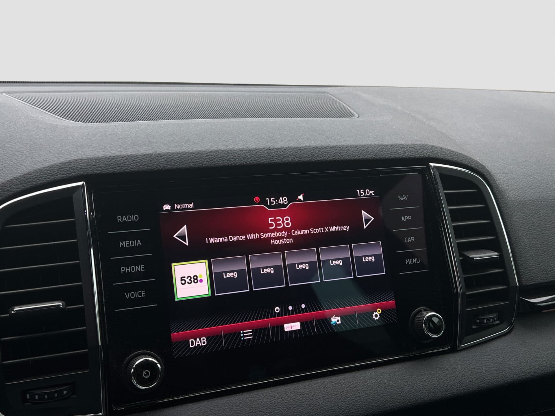 Škoda Karoq 1.5 TSI ACT Sportline Business | Pano | Adaptive | Trekhaak | Canton | Dodehoek det. | thumbnail 15