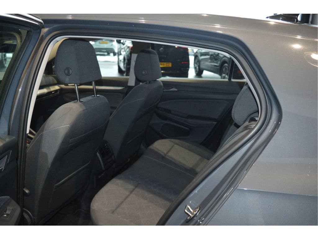 Volkswagen Golf 1.0 eTSI Life navi clima cruise led pdc !! thumbnail 22