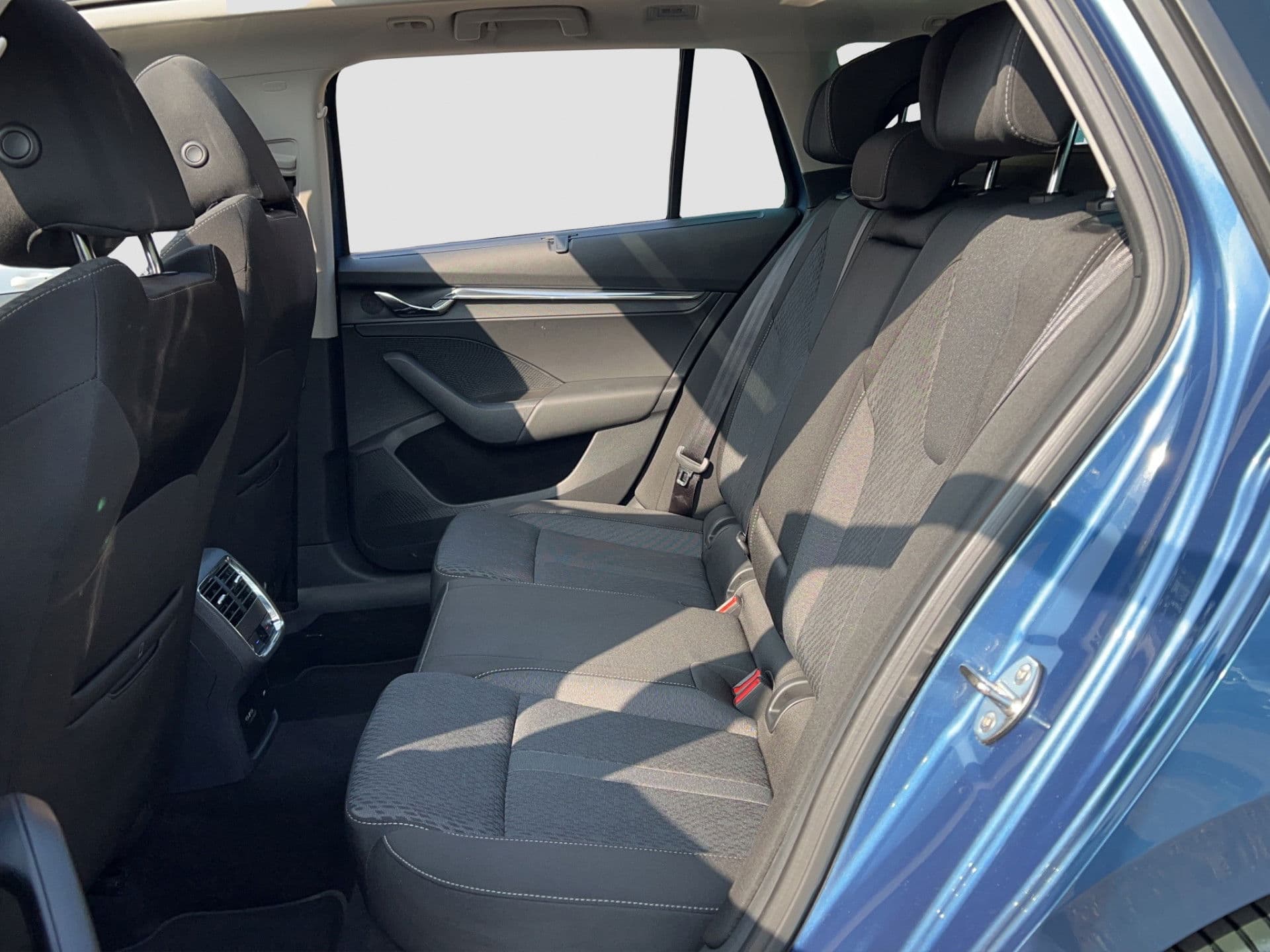 Škoda Octavia Combi 1.4 TSI iV PHEV Business Edition Plus | Panorama | Keyless | Memory stoel thumbnail 16