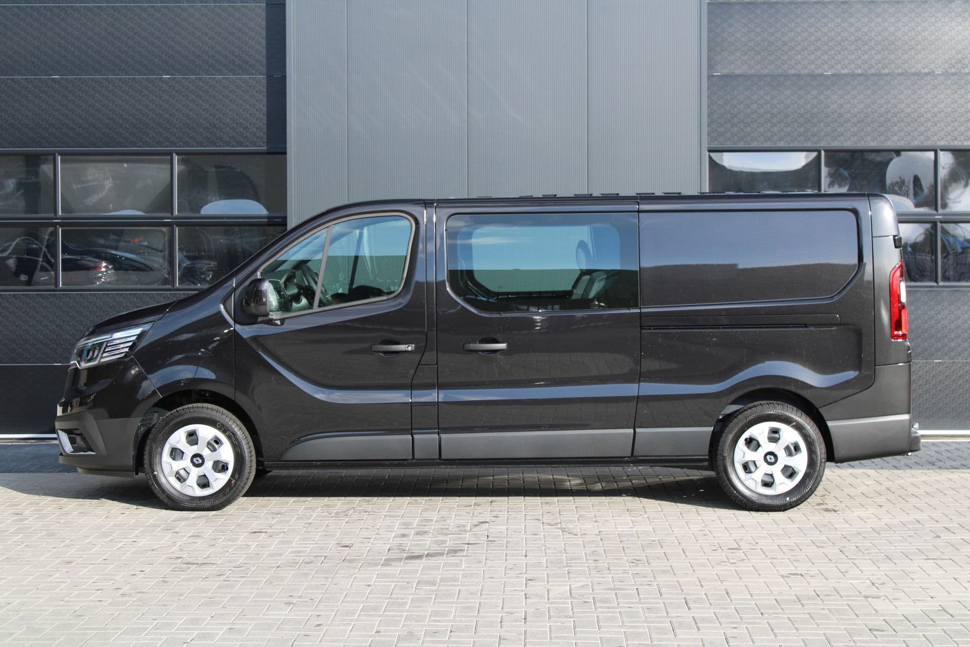 Renault Trafic 2.0 Blue dCi 130pk T29 L2H1 Advance Dubbele Cabine - Carplay - Android - 2x Schuifdeur - Passagiersstoel - Camera - LED - Rijklaar thumbnail 10