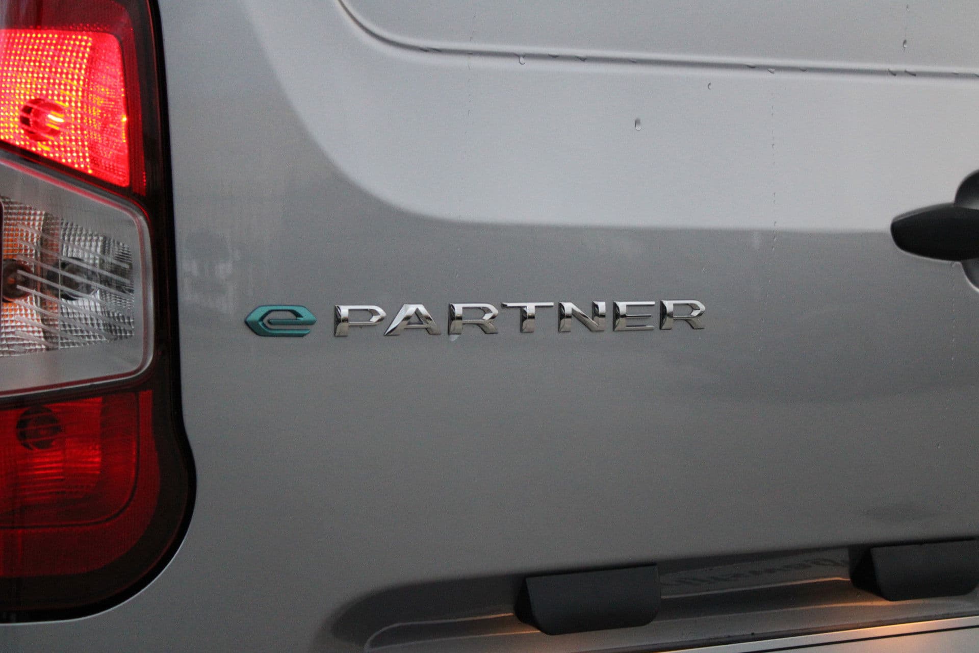 Peugeot E-Partner 136 L1 50 kWh 136pk - Airco - Cruise - PDC - Camera - Stoelverwarming - Rijklaar thumbnail 13