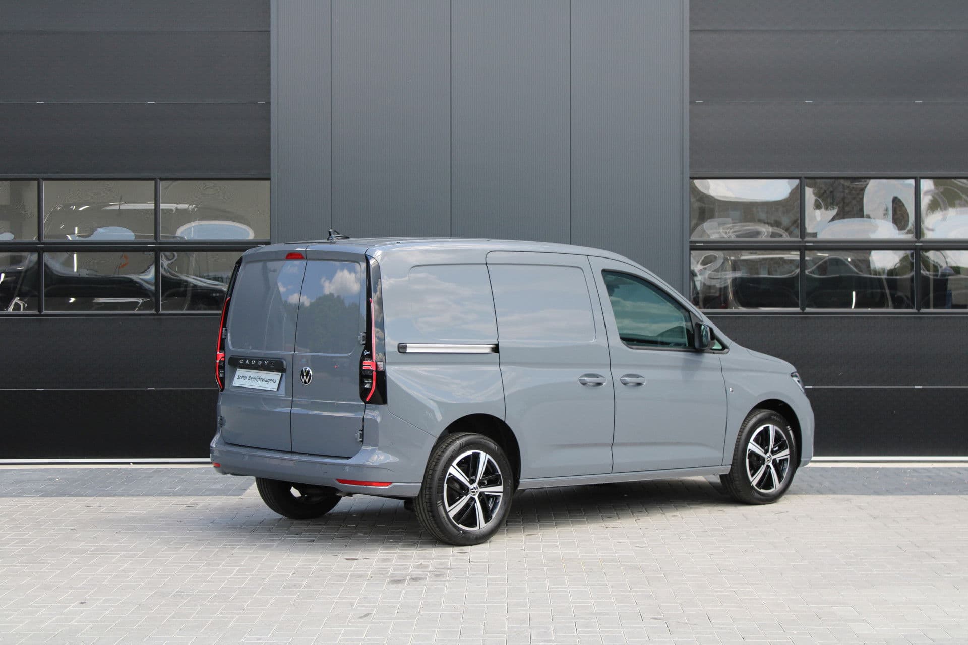 Volkswagen Caddy Cargo 2.0 TDI 122pk DSG7 - Carplay - Adaptive Cruise - Trekhaak - Navigatie - Dig. cockpit - Ergocomfort stoel - Stoelverwarming - Rijklaar thumbnail 3