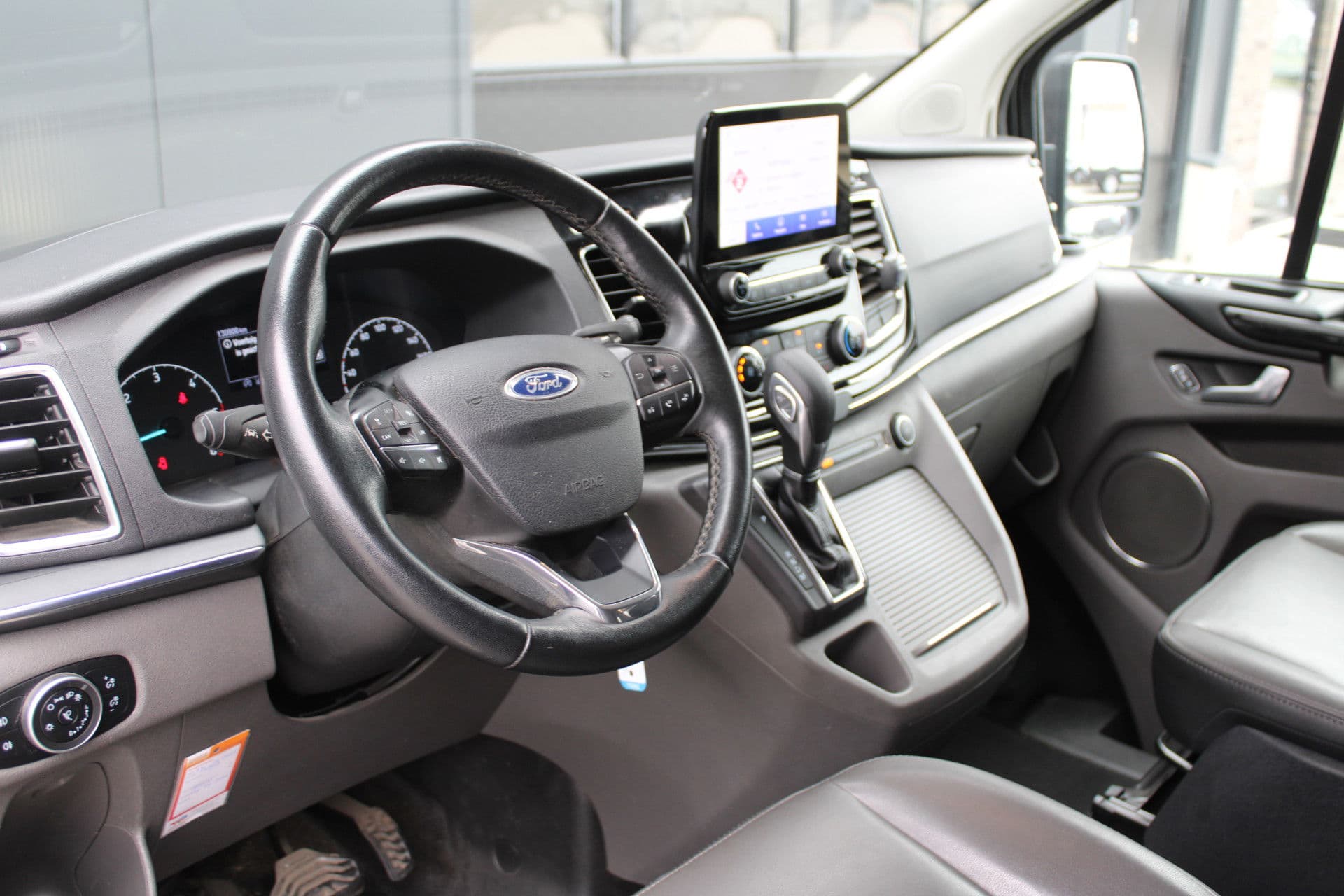 Ford Transit Custom 320 2.0 TDCI L1H1 Tourneo 170pk - Automaat - Leder - ACC - 1+1 stoelopstelling - Bi-Xenon -Stoelverwarming - Rijklaar thumbnail 16