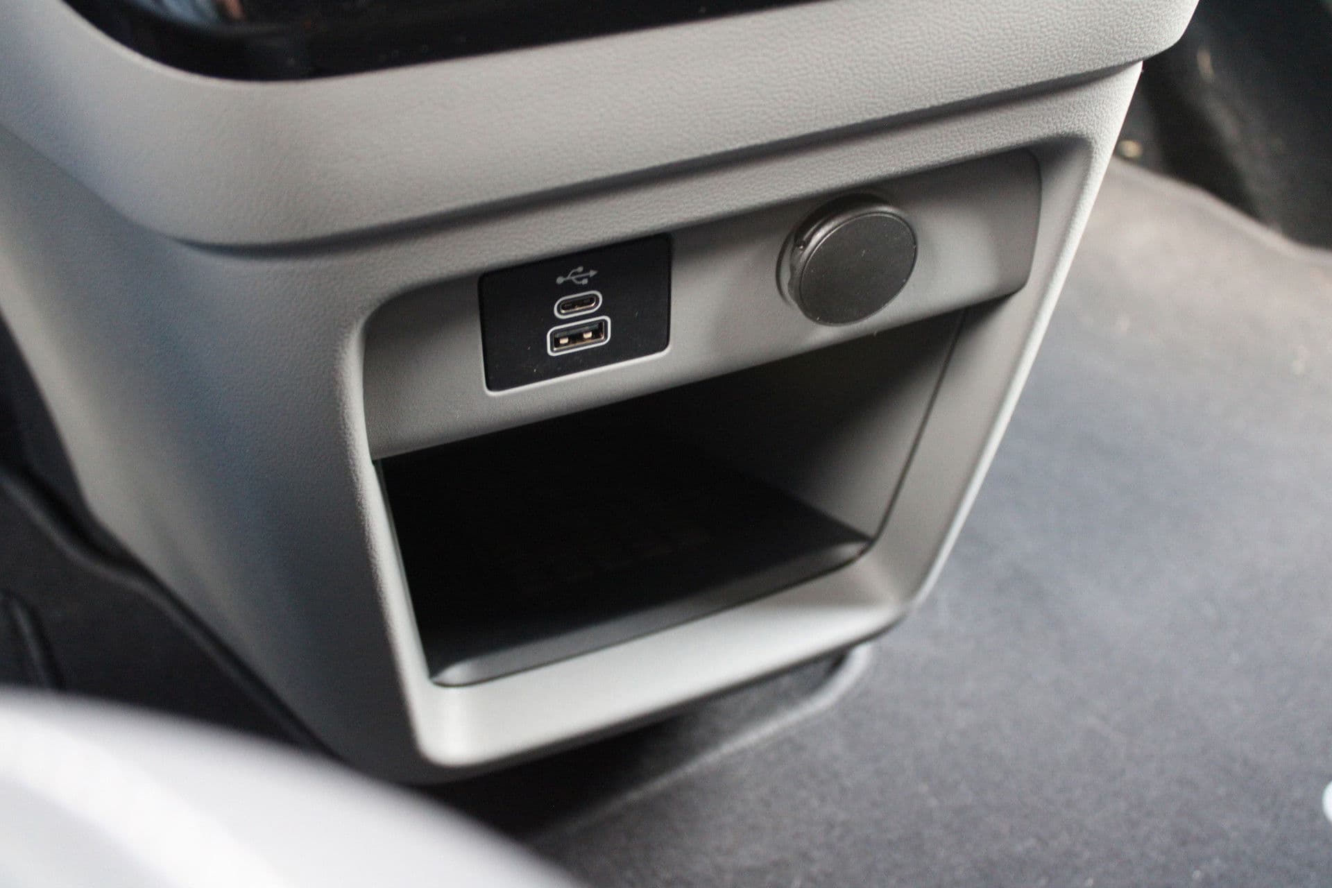 Ford Tourneo Custom 320 2.0 TDCI L2H1 Titanium X DC 170pk - Adaptive Cruise - LED - Blind Spot - Leder - Navigatie - 360 Camera - Trekhaak - Rijklaar thumbnail 39