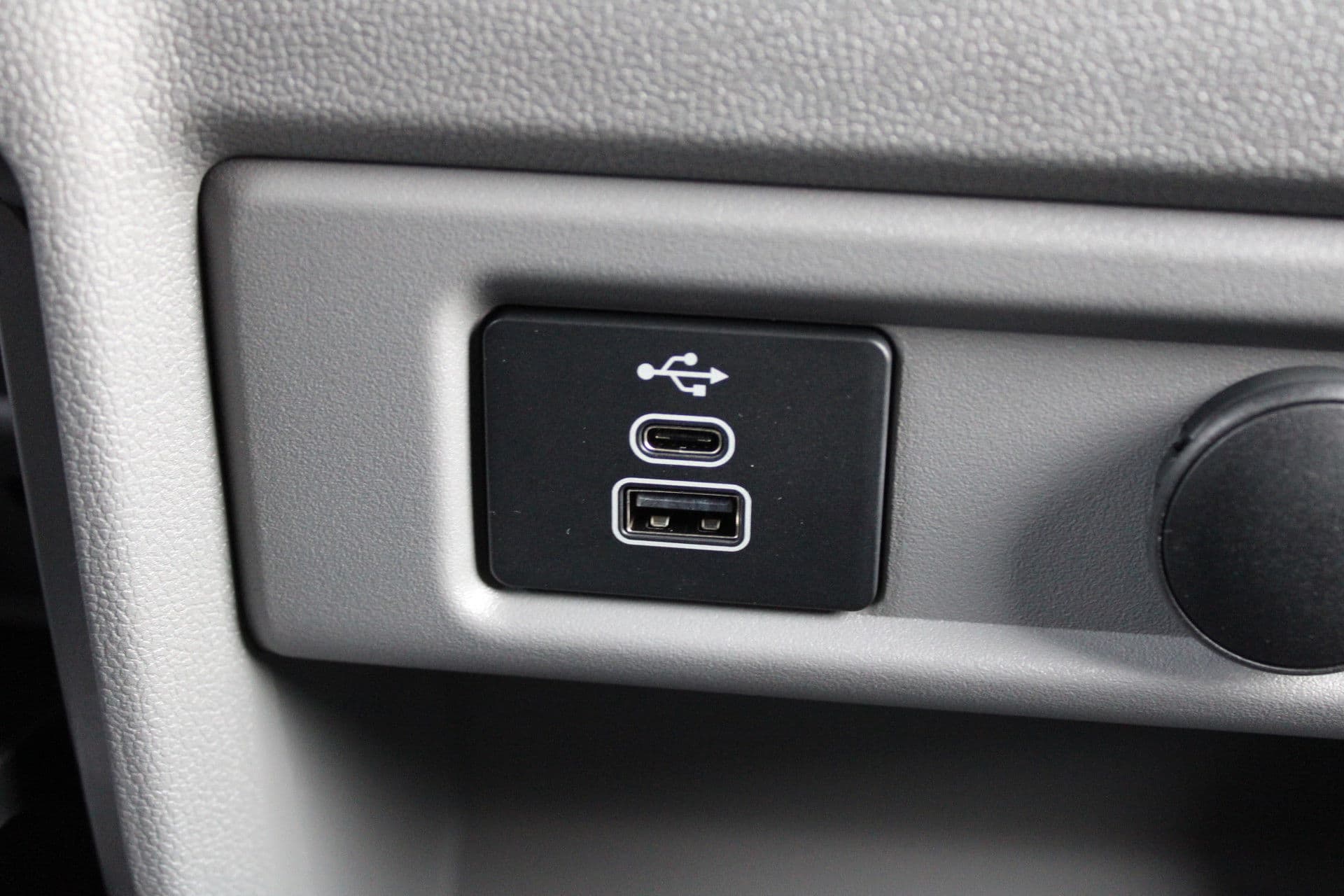 Ford Transit Custom 320 2.0 TDCI L2H1 Trend 170pk - Achterklep - Carplay - Android - LED koplampen - Stoelverwarming - 70l tank - Rijklaar thumbnail 35