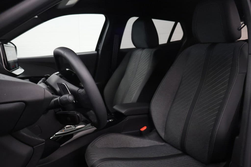 Peugeot 2008 1.2 Hybride 145 Allure | 360 Camera | Luxe thumbnail 6