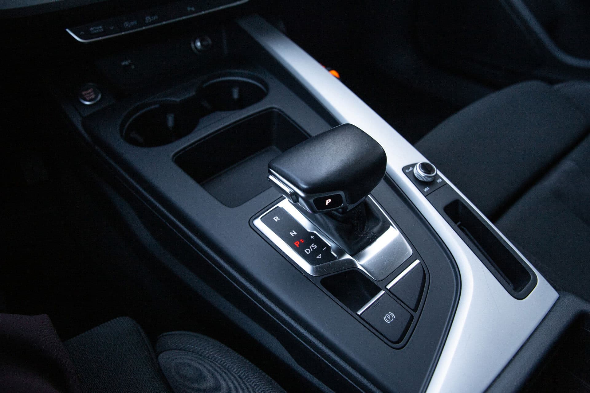 Audi A4 Avant 35 TDI Launch edition S-line , Sportstoelen, Camera, Virtual Cockpit, thumbnail 6