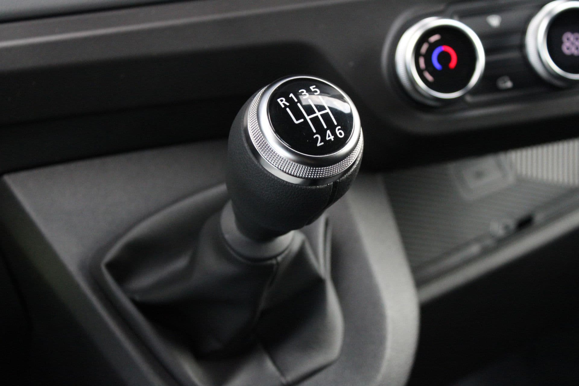 Renault Master T35 2.0 dCi 170pk L2H2 Extra - Navigatie - Camera - 270 gr deuren - Parkeersensoren - Draadloos laden - Rijklaar thumbnail 31