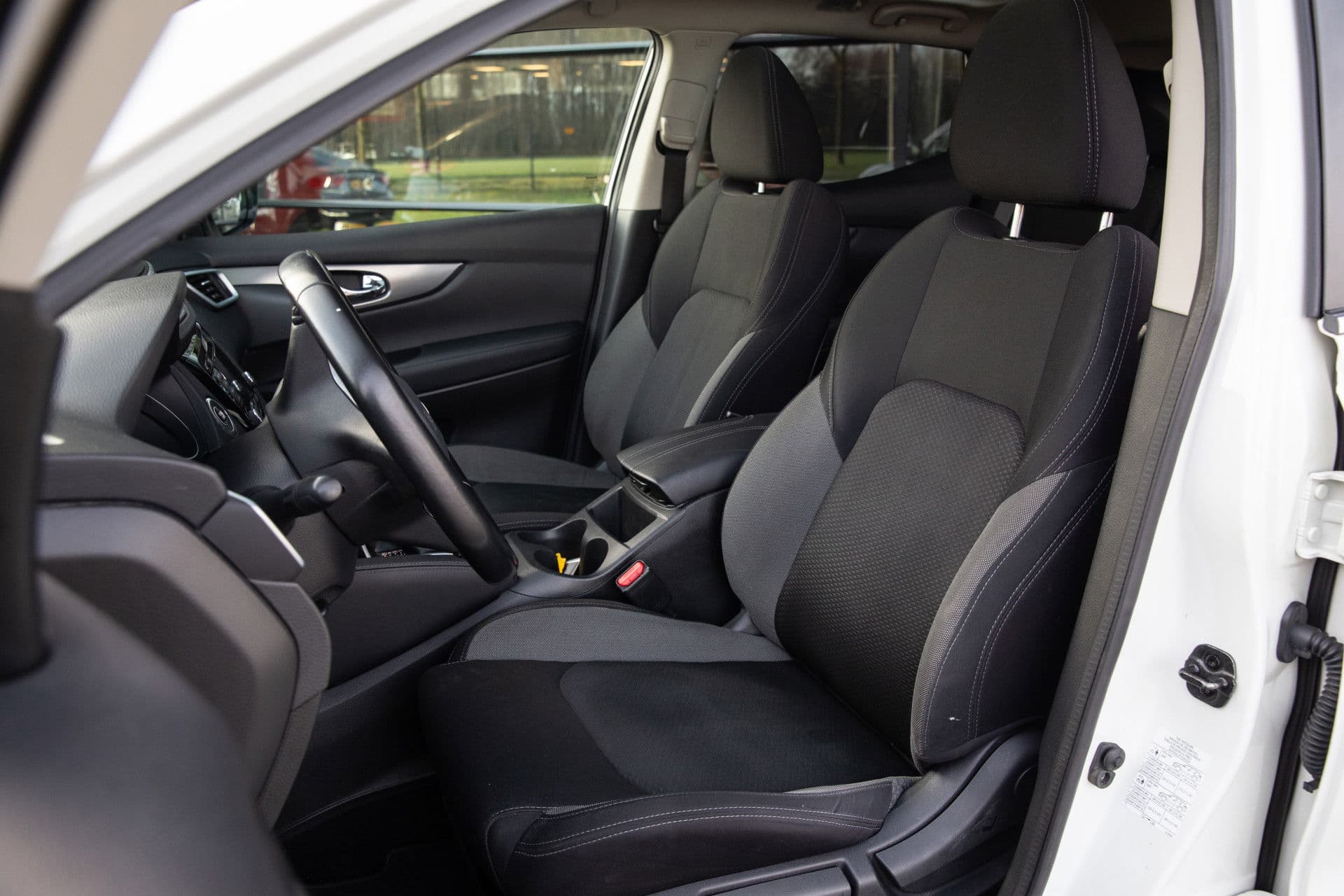 Nissan QASHQAI 1.3 DIG-T N-Connecta , Panoramadak, Trekhaak, thumbnail 4