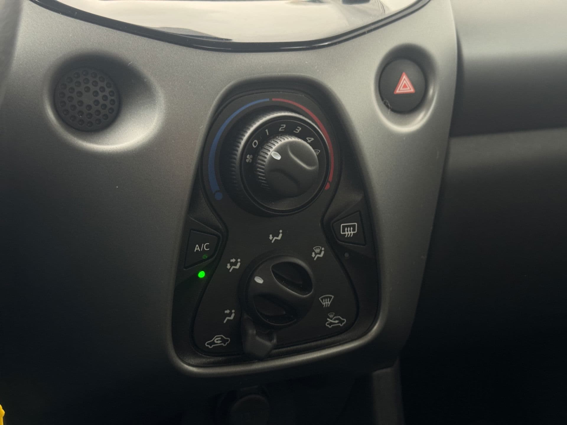 Toyota Aygo 1.0 VVT-i X-Play | Camera | Apple Carplay thumbnail 15