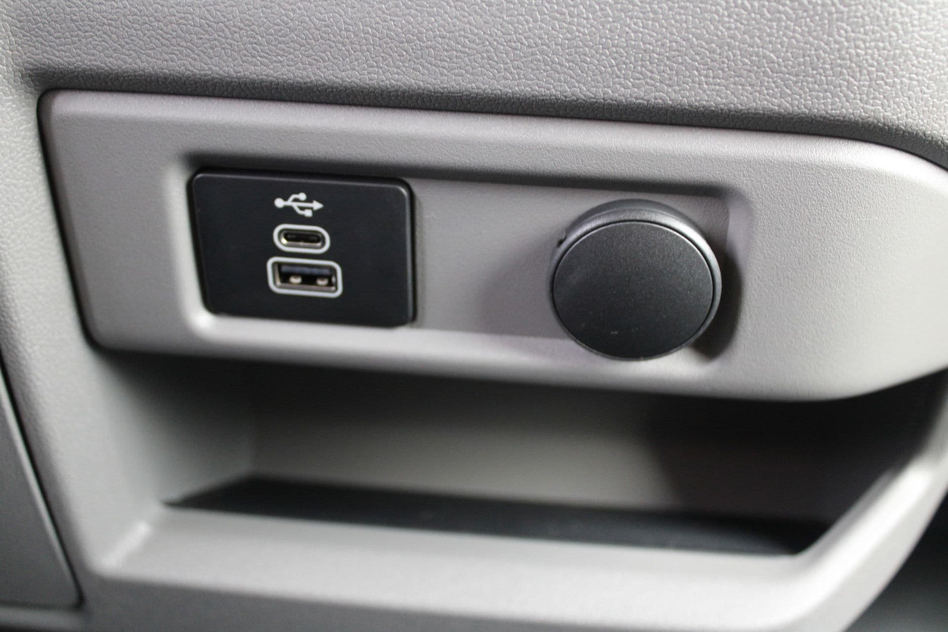 Ford Transit Custom 320 2.5 PHEV L2H1 Trend 232pk - 5 jaar GARANTIE - 2x Schuifdeur - Adaptive Cruise - Blind Spot - Navigatie - Camera - Verwarmd Stuur - Rijklaar thumbnail 30