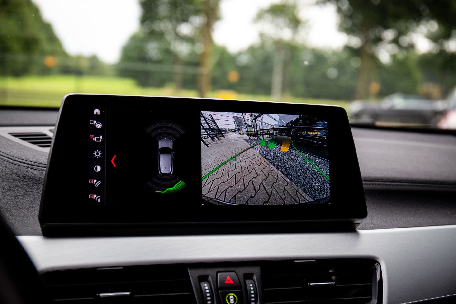 BMW X2 sDrive20i Business Edition , M-Sport, Panoramadak, Head-up display, BMW-Led thumbnail 18