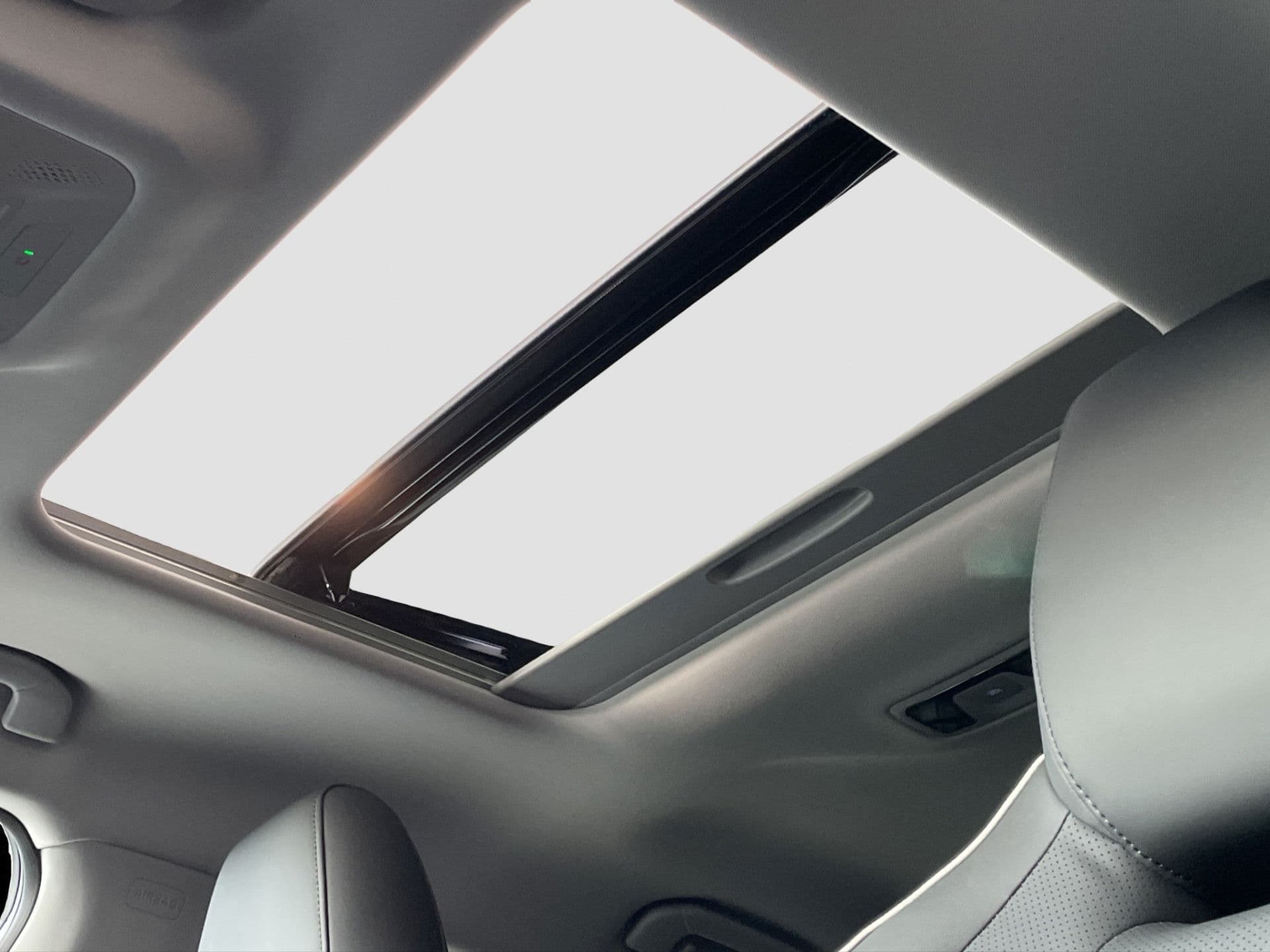 Omoda 5 1.6 T-GDi SHS-H Premium | 1000km range | Pano/schuifdak | 360 Camera! thumbnail 3