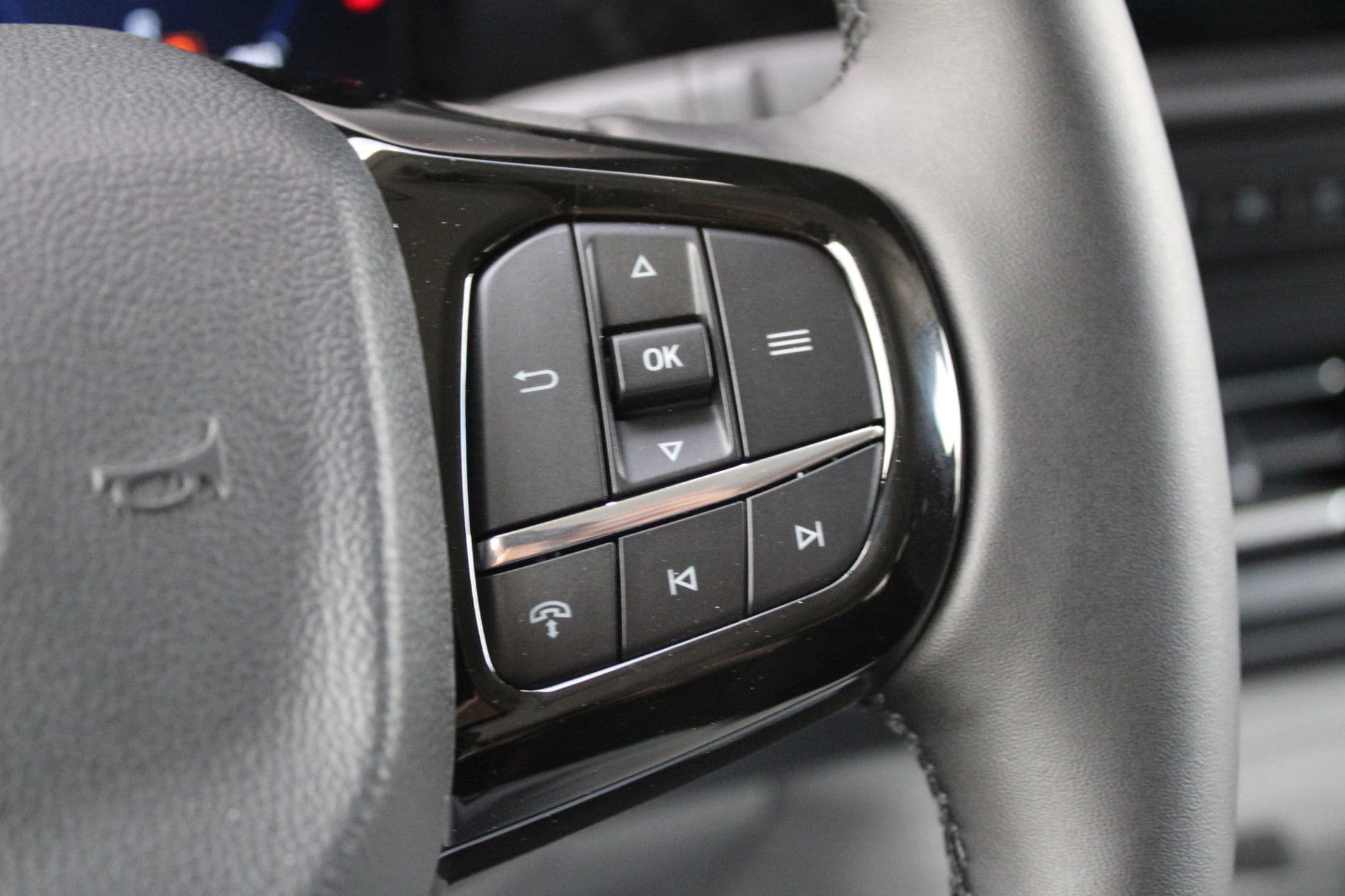 Ford Transit Custom 340 2.5 PHEV L2H1 Limited 232pk - 8 zits - Adaptive Cruise - Blind spot - Navi - Stuurverwarming - Airco achterin - Incl BPM - Rijklaar thumbnail 14