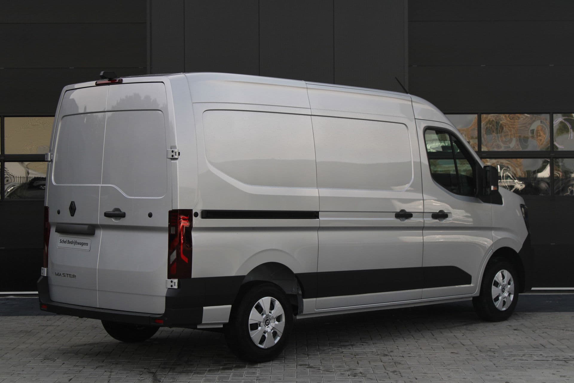 Renault Master T35 2.0 dCi 170pk L2H2 Extra - 2x Schuifdeur - Navigatie - Blind Spot - Camera - Stoelverwarming - Verwarmde voorruit - Rijklaar thumbnail 6