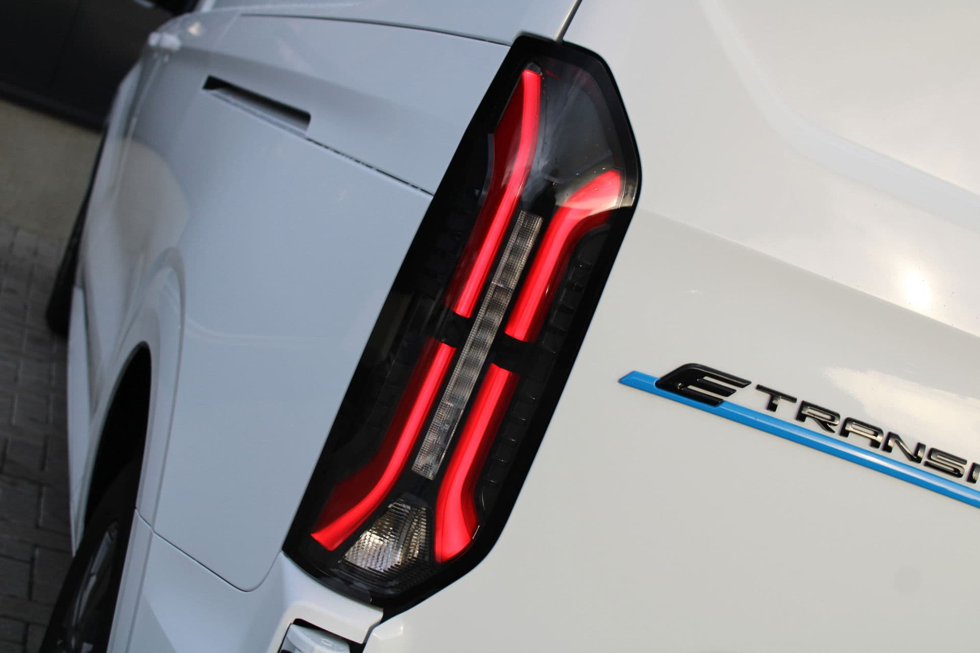 Ford E-Transit Custom 340 L2H1 Limited 65 kWh 218pk - 2x Schuif - LED - 360 Camera - B&O - ACC - Navi - Stoel/Stuurverwarming - Rijklaar thumbnail 49