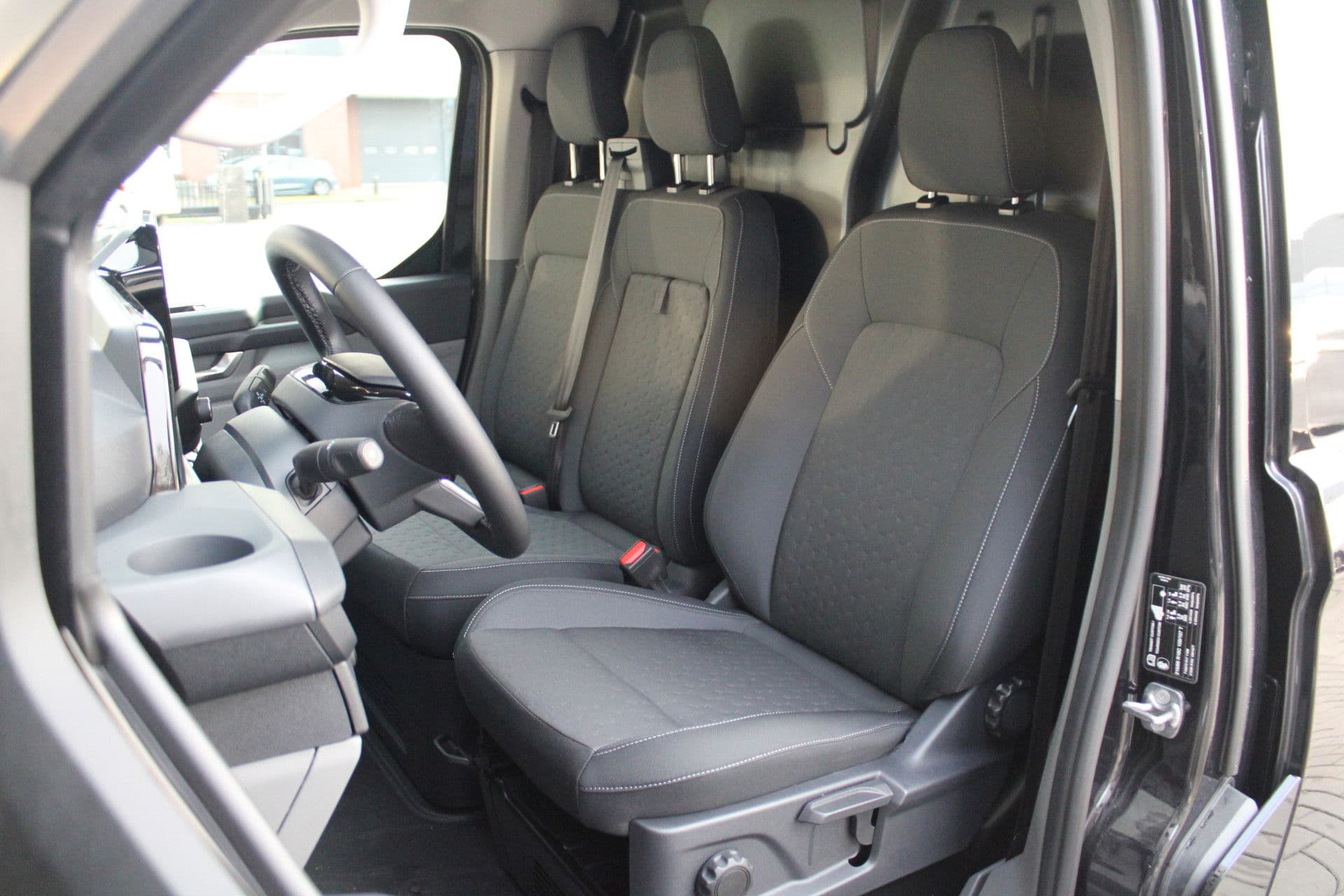 Ford Transit Custom 320 2.5 PHEV L2H1 Limited 232pk - 2x Schuifdeur - Trekhaak - Stoel/Stuurverwarming - Blindspot - Keyless - Rijklaar thumbnail 17