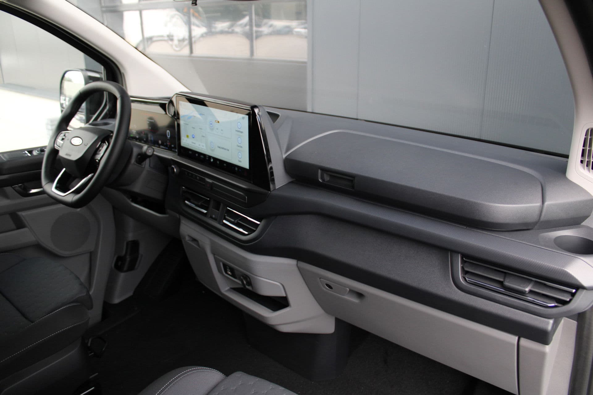 Ford Transit Custom 340 2.5 PHEV L2H1 Limited 232pk - 8 zits - Adaptive Cruise - Blind spot - Navi - Stuurverwarming - Airco achterin - Incl BPM - Rijklaar thumbnail 39