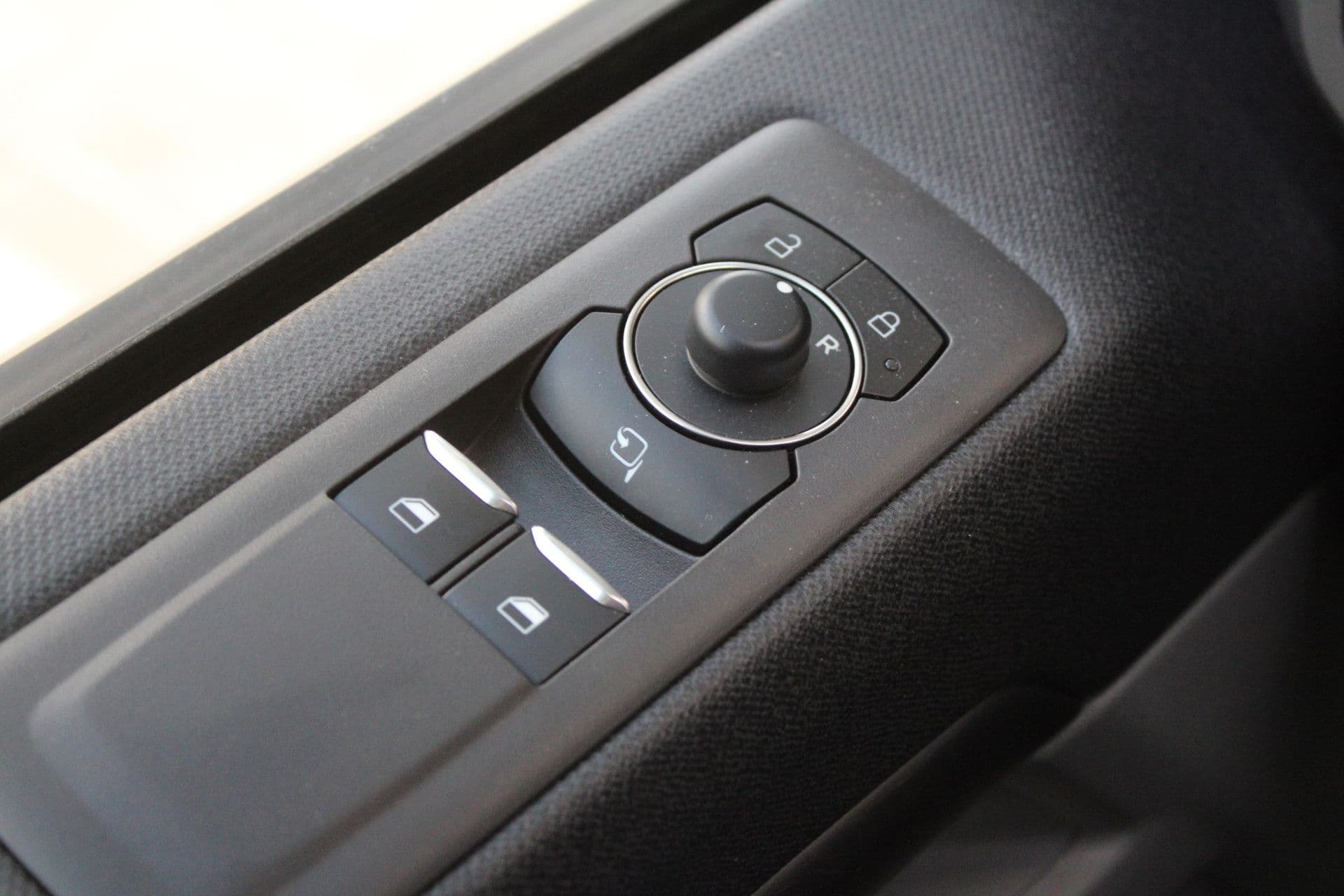 Ford Tourneo Custom 320 2.0 TDCI L2H1 Titanium X DC 170pk - Adaptive Cruise - LED - Blind Spot - Leder - Navigatie - 360 Camera - Trekhaak - Rijklaar thumbnail 19