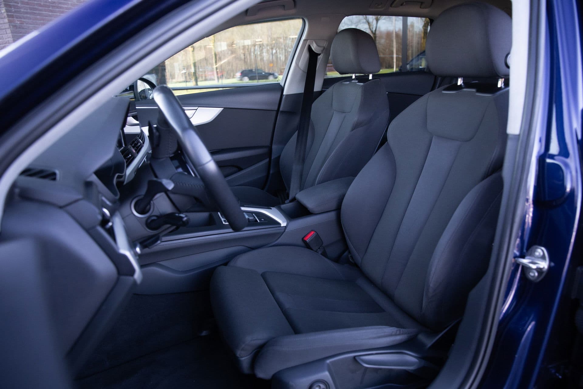 Audi A4 Avant 35 TDI Launch edition S-line , Sportstoelen, Camera, Virtual Cockpit, thumbnail 3