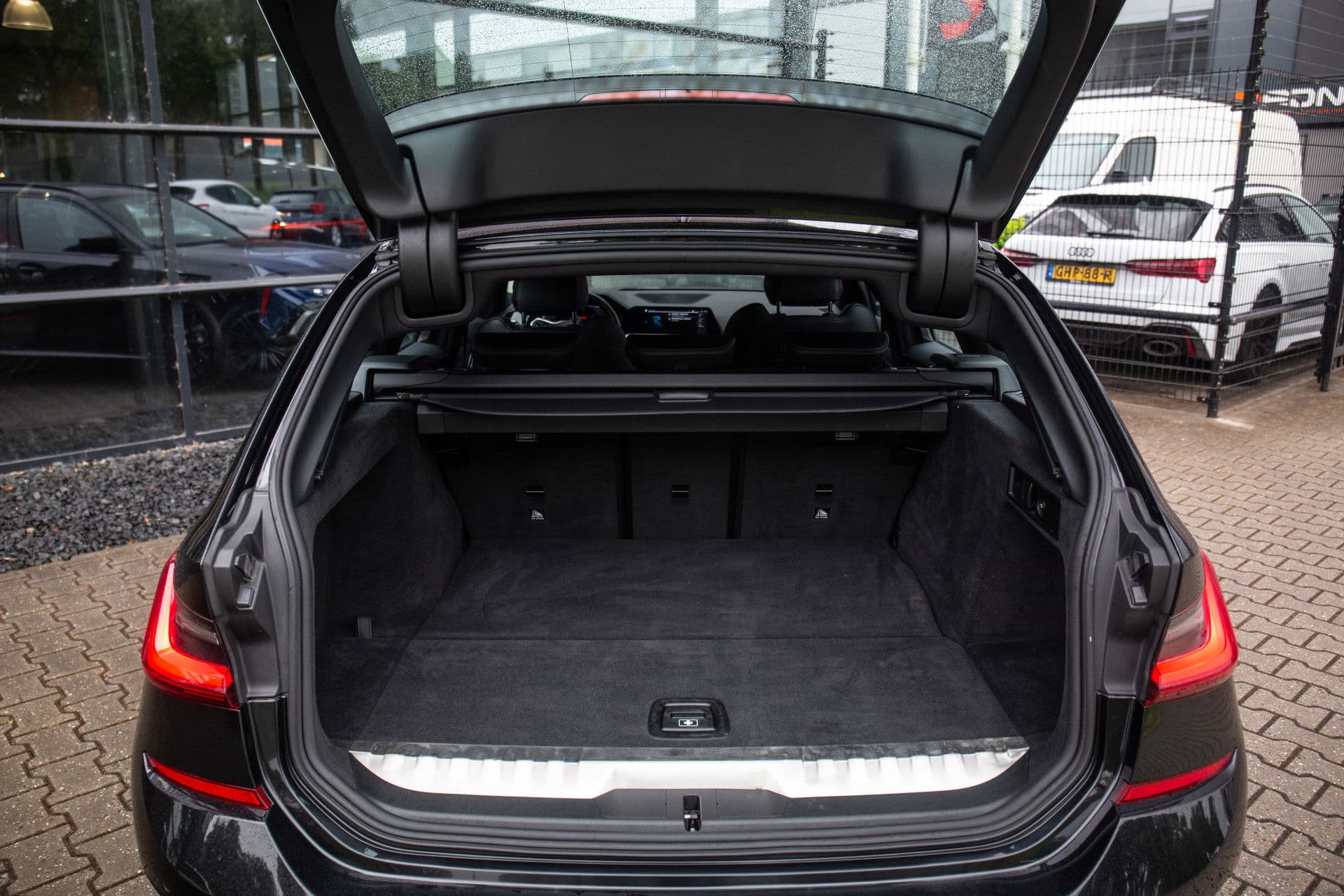 BMW 3 Serie Touring 330e High Executive M-Sport 290pk , Adaptive cruise, Trekhaak, Sfeerverlichting, thumbnail 24