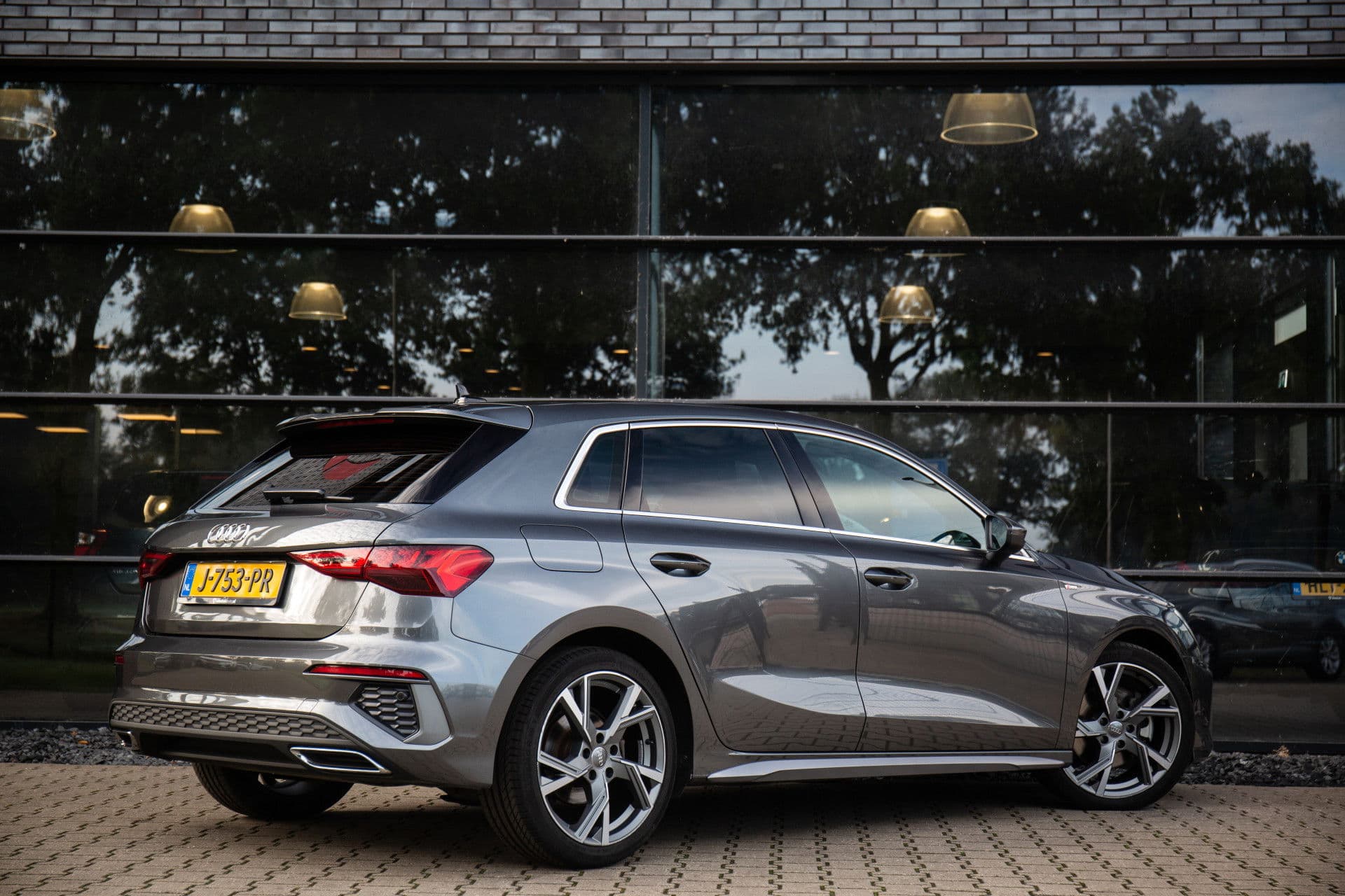 Audi A3 Sportback 35 TFSI S edition , S-line, NL-Auto, Afgevlakt stuur thumbnail 3