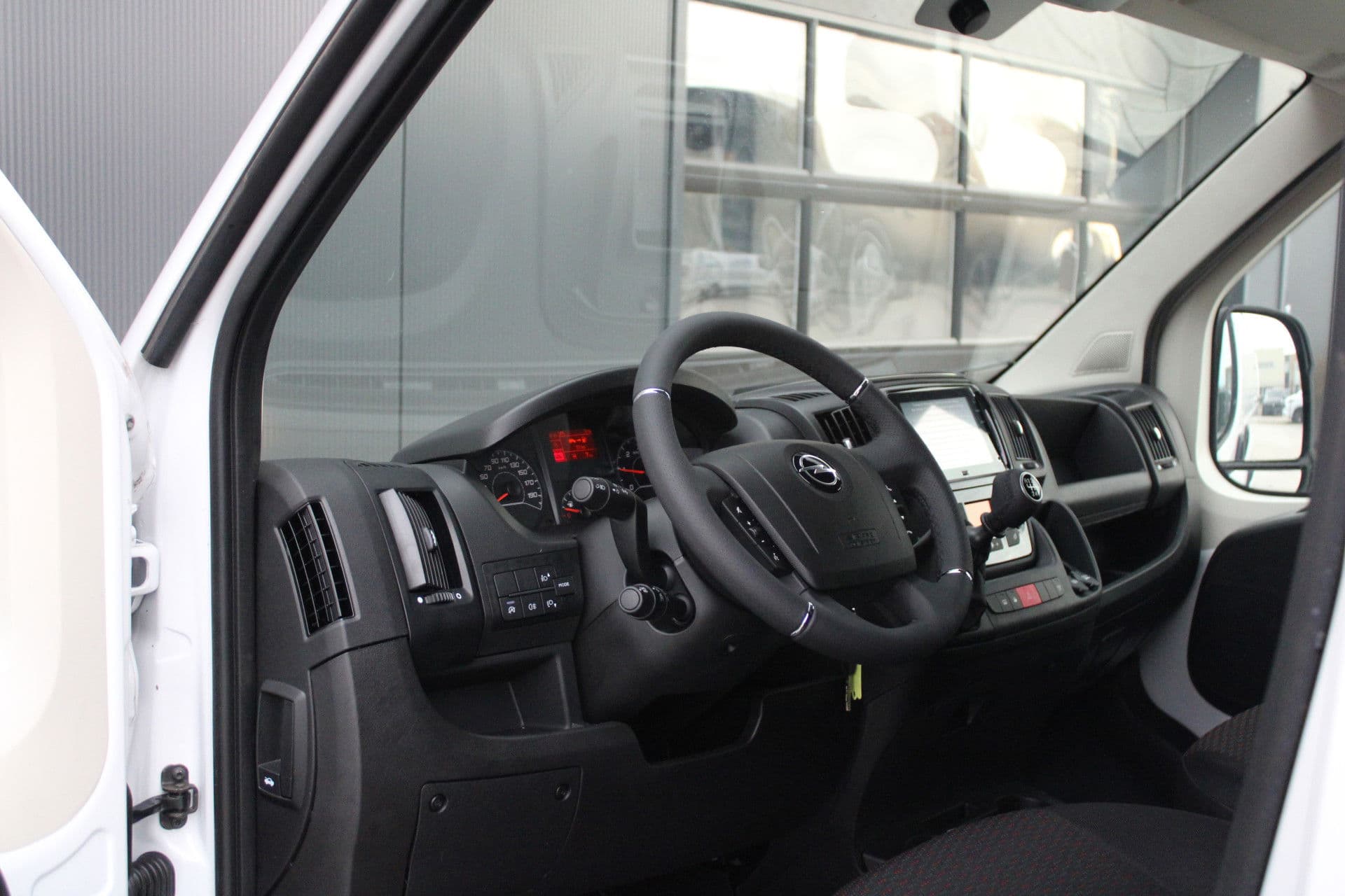 Opel Movano 33 2.2 CDTI 140pk L2H2 - Airco - Camera - Cruise - Blind Spot - 270 deuren - Rijklaar thumbnail 14