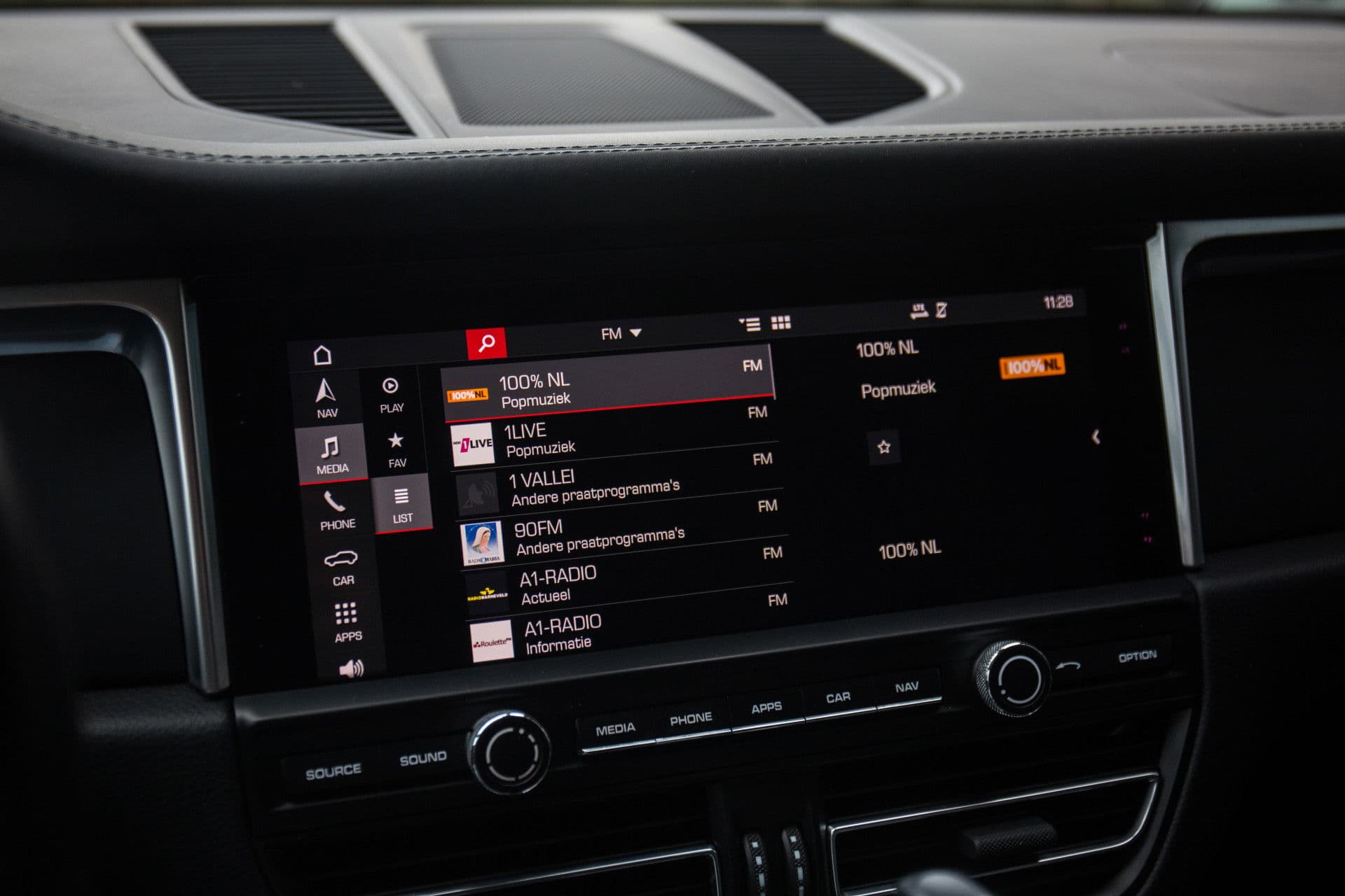 Porsche Macan 2.0 , Panoramadak, Memory, NAP, Luchtvering, thumbnail 16