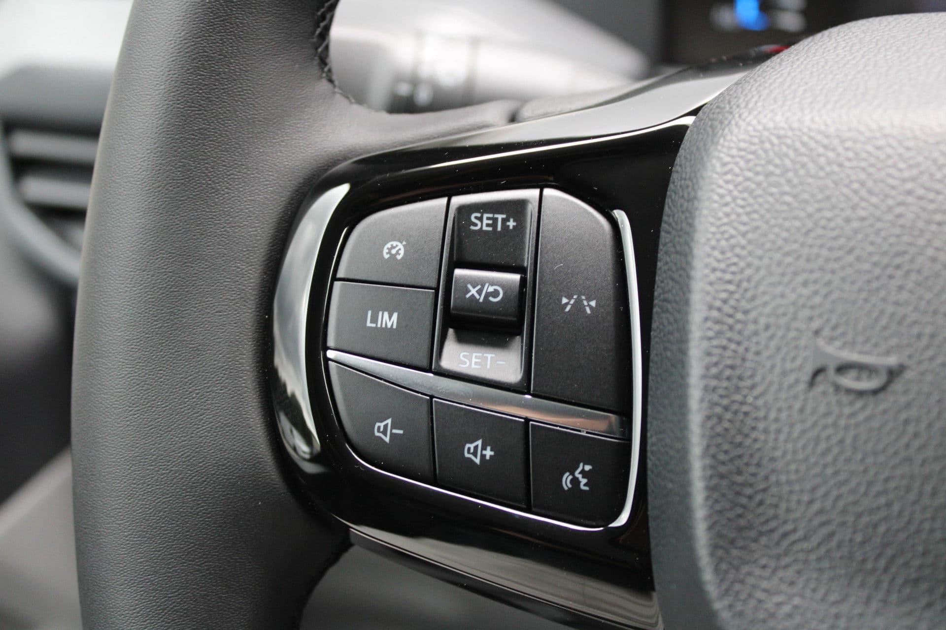 Ford Transit Custom 320 2.0 TDCI L2H1 Trend 170pk - 4x4 AWD - 2x Schuifdeur - Carplay - Android - Camera - Stoelverwarming - Verwarmd stuurwiel - Rijklaar thumbnail 17