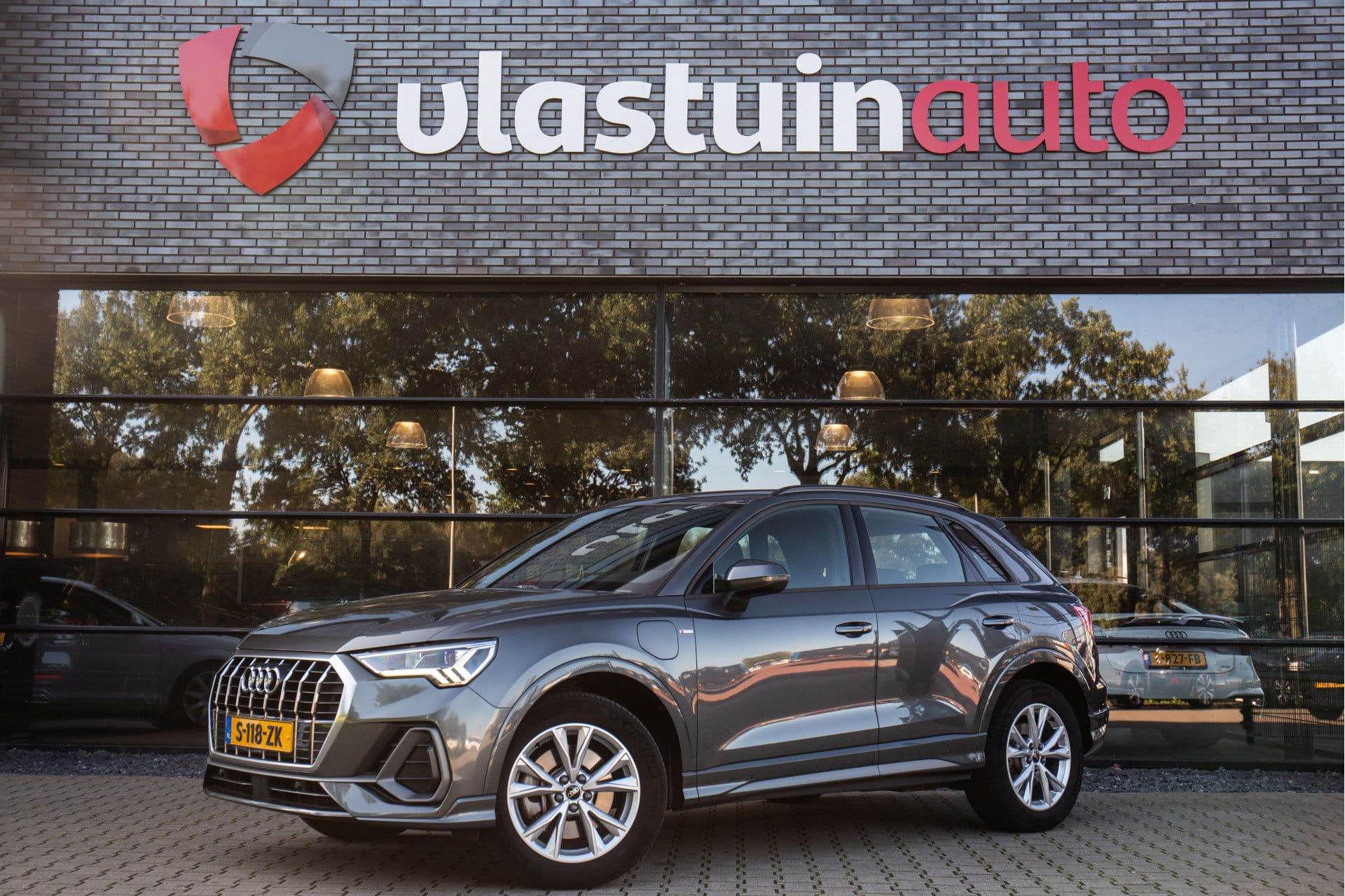 Audi Q3 45 TFSI e S edition , Trekhaak, S-Line, Achteruitrijcamera, Leder, Stoelverwarming,