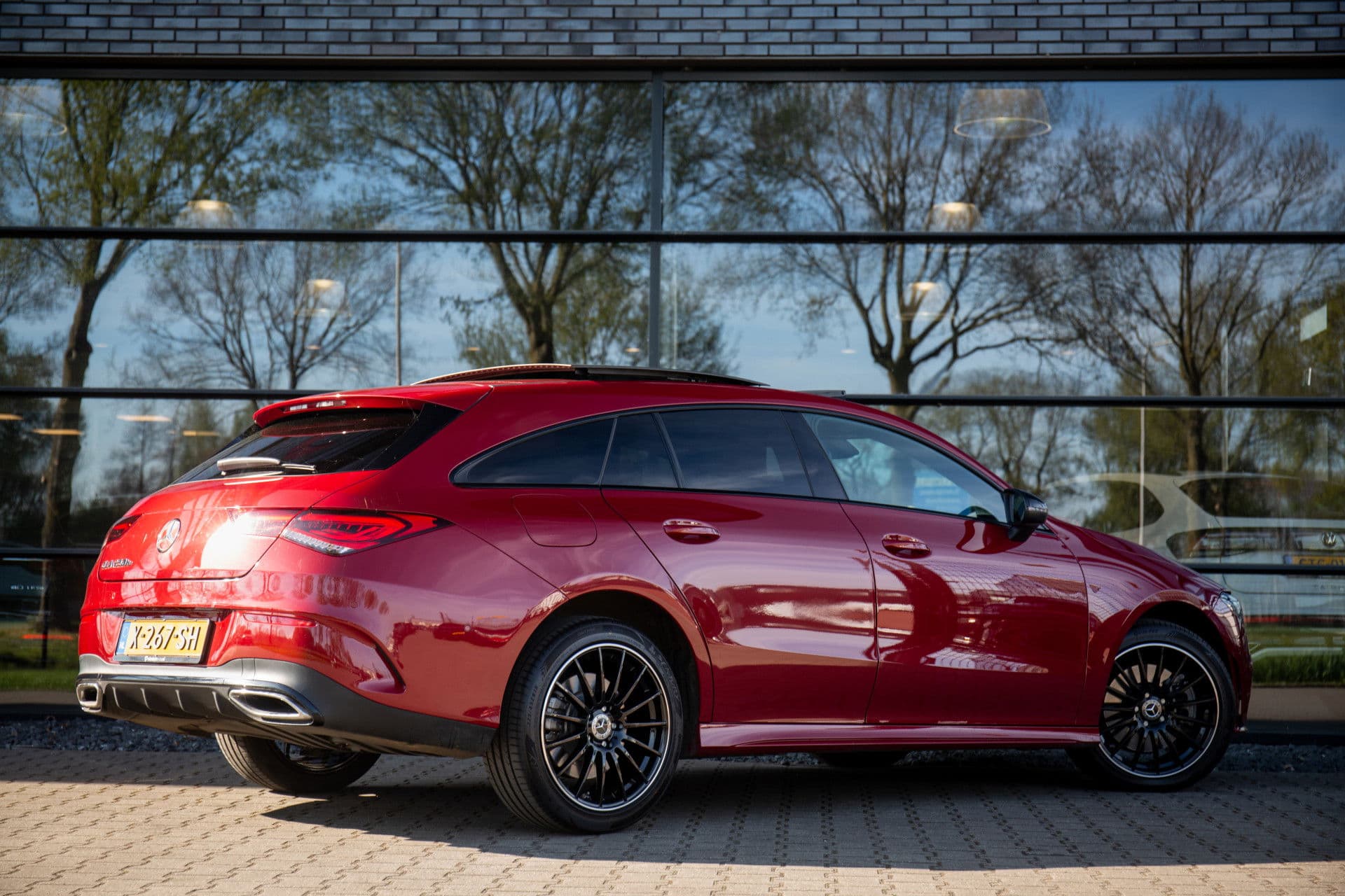 Mercedes-Benz CLA-Klasse Shooting Brake 250 e AMG Line , Panorama dak, Camera, Sfeerverlichting, thumbnail 3