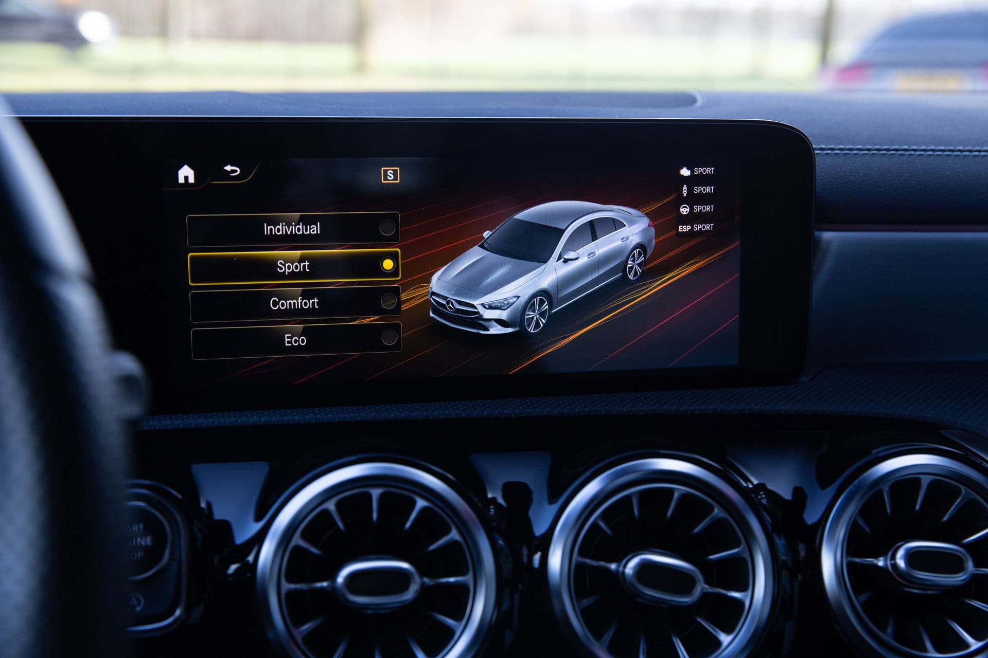 Mercedes-Benz CLA-Klasse 200 Premium Plus AMG , Panoramadak, Burmester, Head-up display, Vol! thumbnail 20