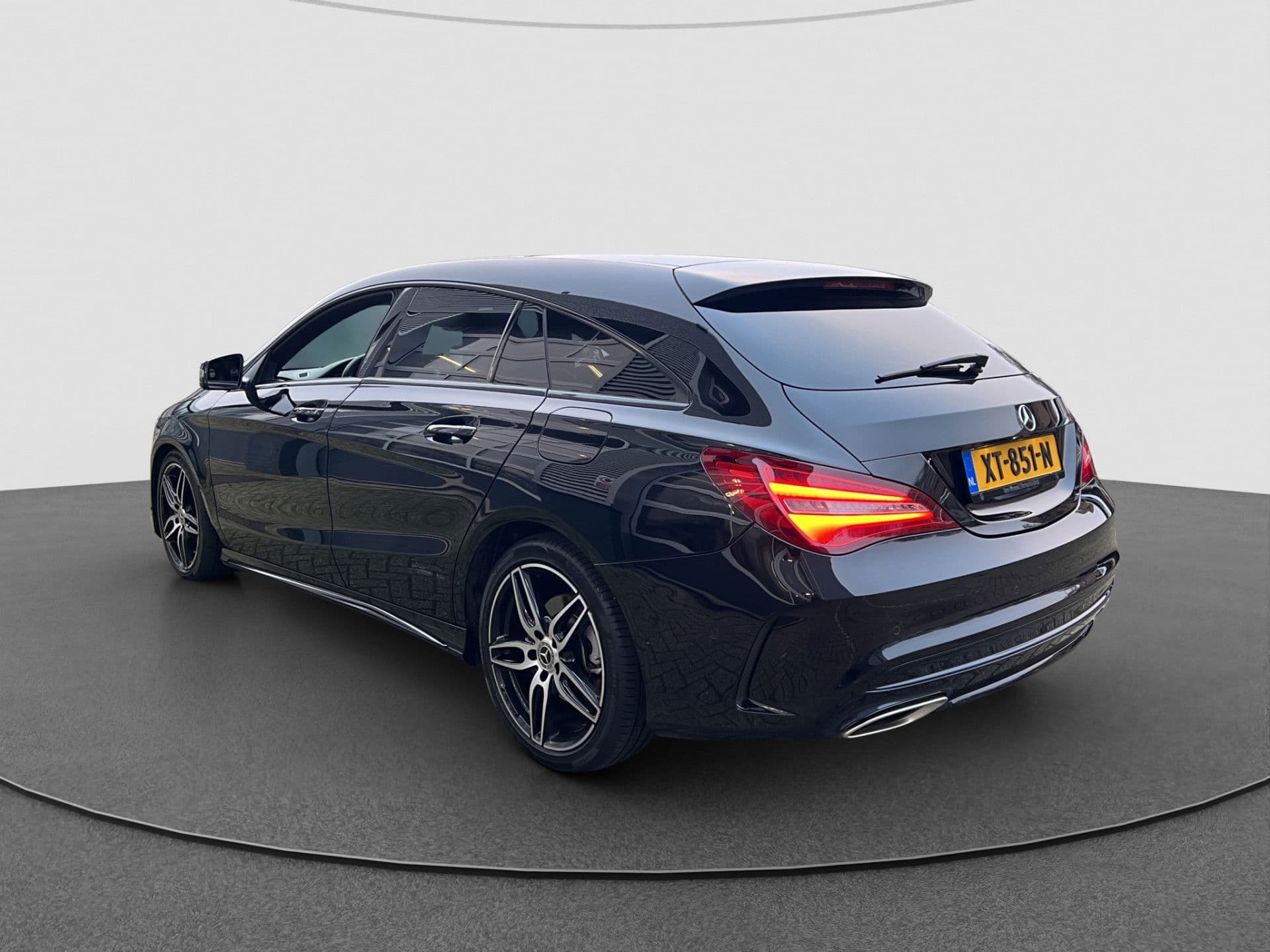 Mercedes-Benz CLA-Klasse Shooting Brake 180 AMG Night Pack | NL AUTO | Pano | Stoelverw. | Half Leder thumbnail 9