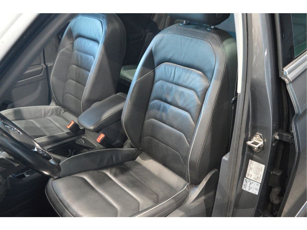 Volkswagen Tiguan 1.5 TSI ACT R-LINE navi camera leer pano trekhaak !! thumbnail 14