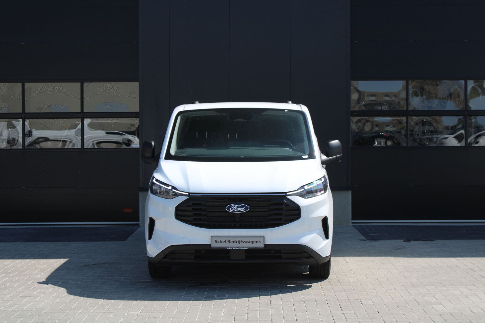 Ford Transit Custom 320 2.0 TDCI L2H1 Trend DC 136pk - Carplay - Android - Camera - Trekhaak - LED koplampen - Stoelverwarming - Draadloos laden - Rijklaar thumbnail 2