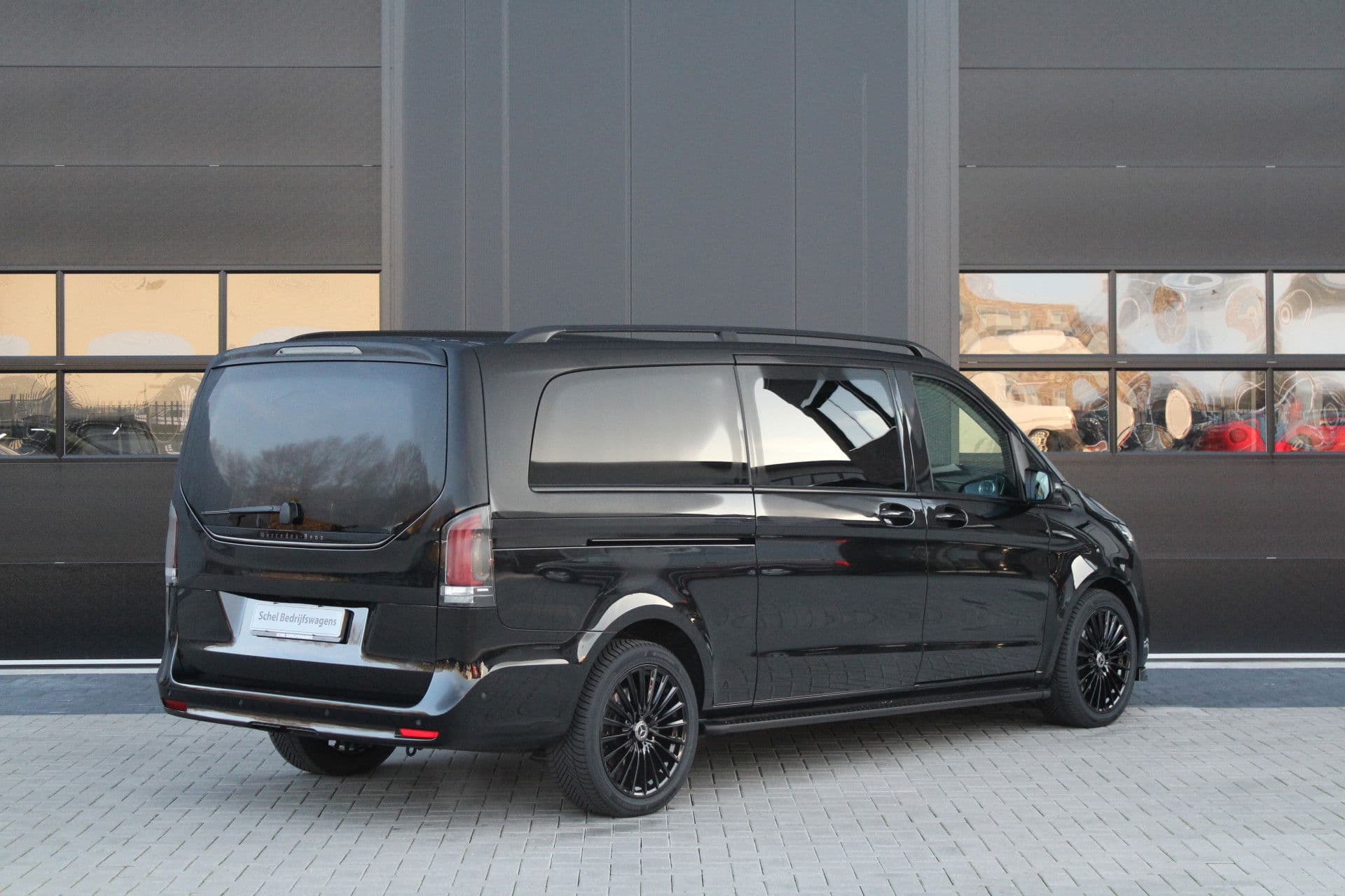 Mercedes-Benz V-Klasse 300d - Avantgarde - DC - 4-matic - 360 Cam - Multibeam - Elektrische schuifdeuren - Digitale spiegel - Volle auto - Rijklaar thumbnail 6