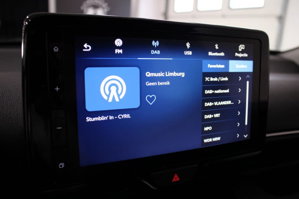 Toyota Yaris 1.5 Hybride 115 Dynamic met Comfort Pack thumbnail 21