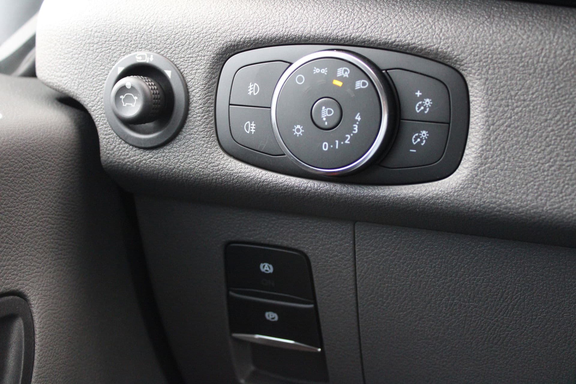 Ford Transit 350 2.0 TDCI L2H2 Limited 165pk - Adaptive Cruise - Xenon - Navi - Blind Spot - 360 camera - Rijklaar thumbnail 11