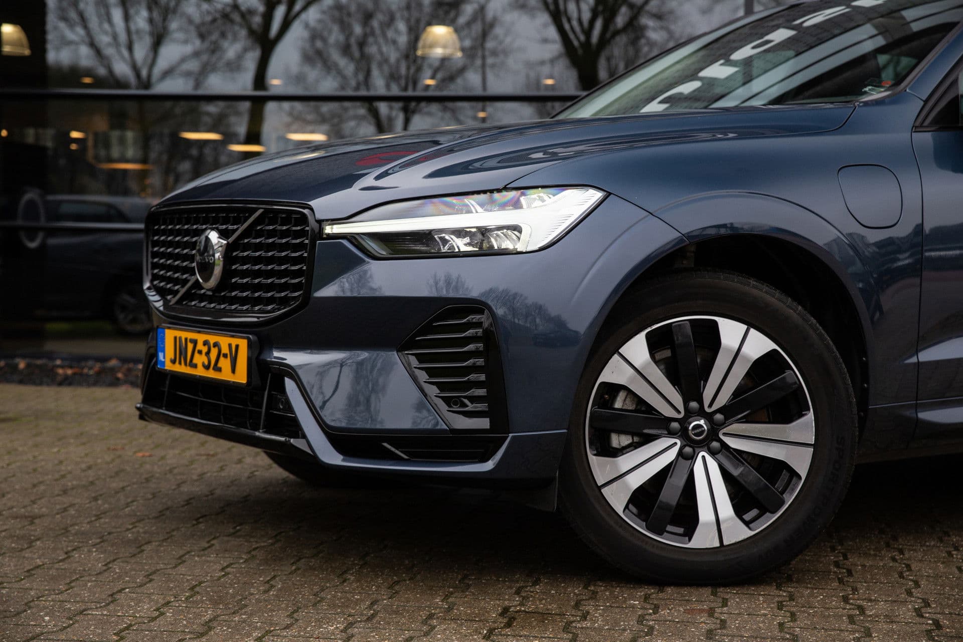 Volvo XC60 2.0 T6 Plug-in hybrid AWD Plus Dark , Panoramadak, Memory, Leer thumbnail 7