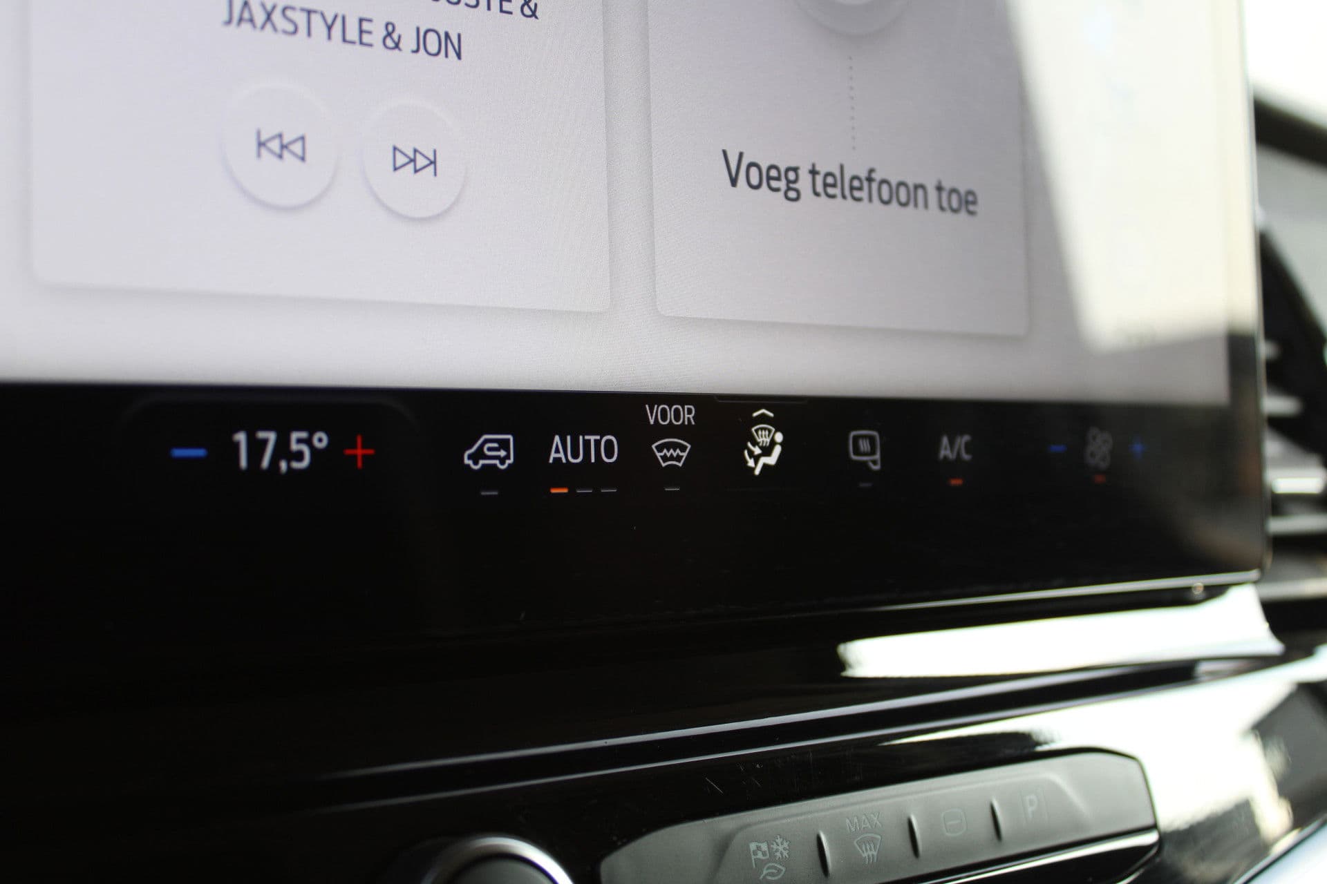 Ford Transit 350 2.0 TDCI L4H3 Trend RWD 130pk - 270gr deuren - Camera - Cruise - Carplay - Airco - PDC - Rijklaar thumbnail 28