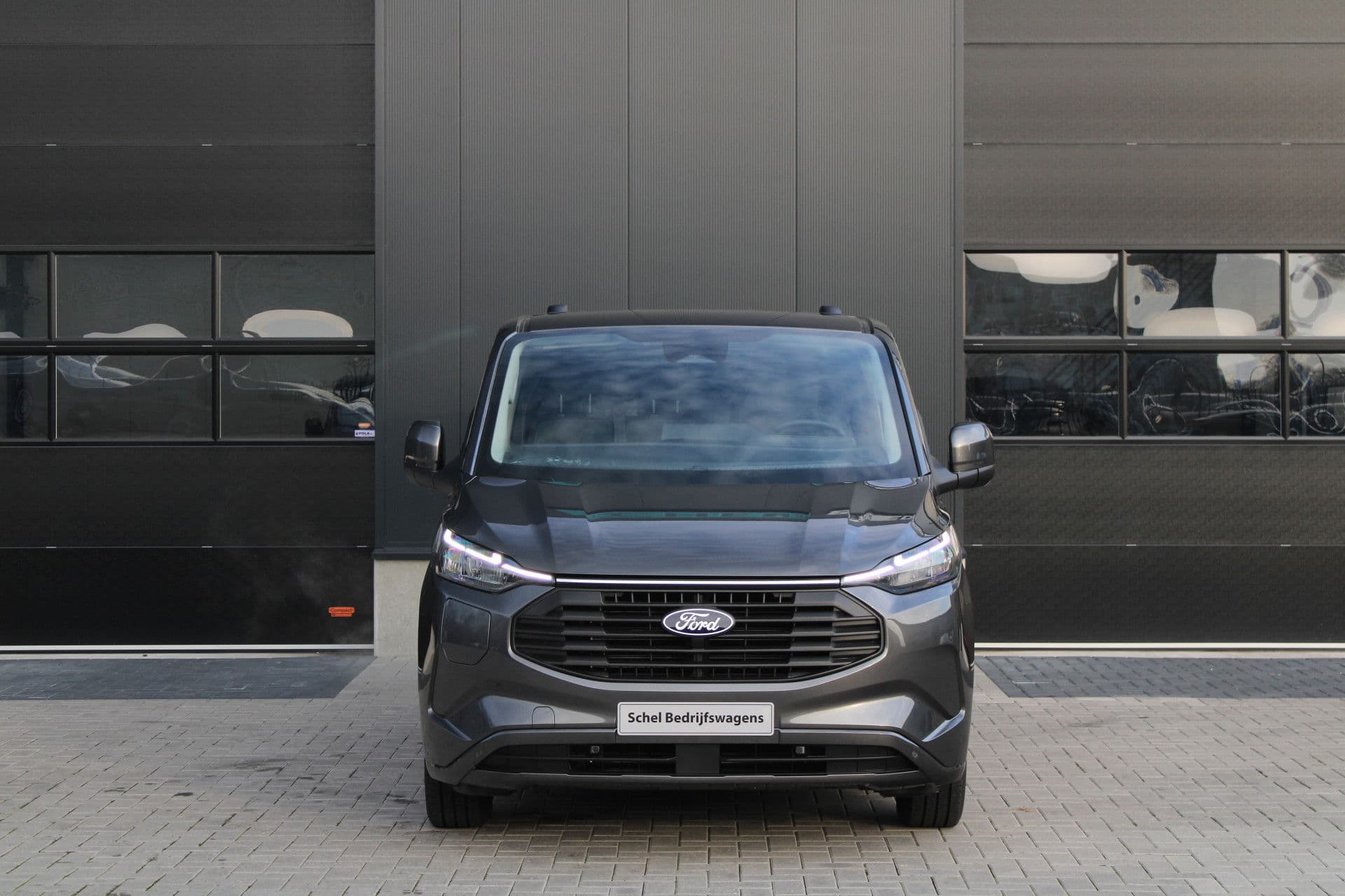 Ford Transit Custom 320 2.5 PHEV L2H1 Limited 232pk - 2x Schuifdeur - Trekhaak - Stoel/Stuurverwarming - ACC - Blindspot - Keyless - Rijklaar thumbnail 2