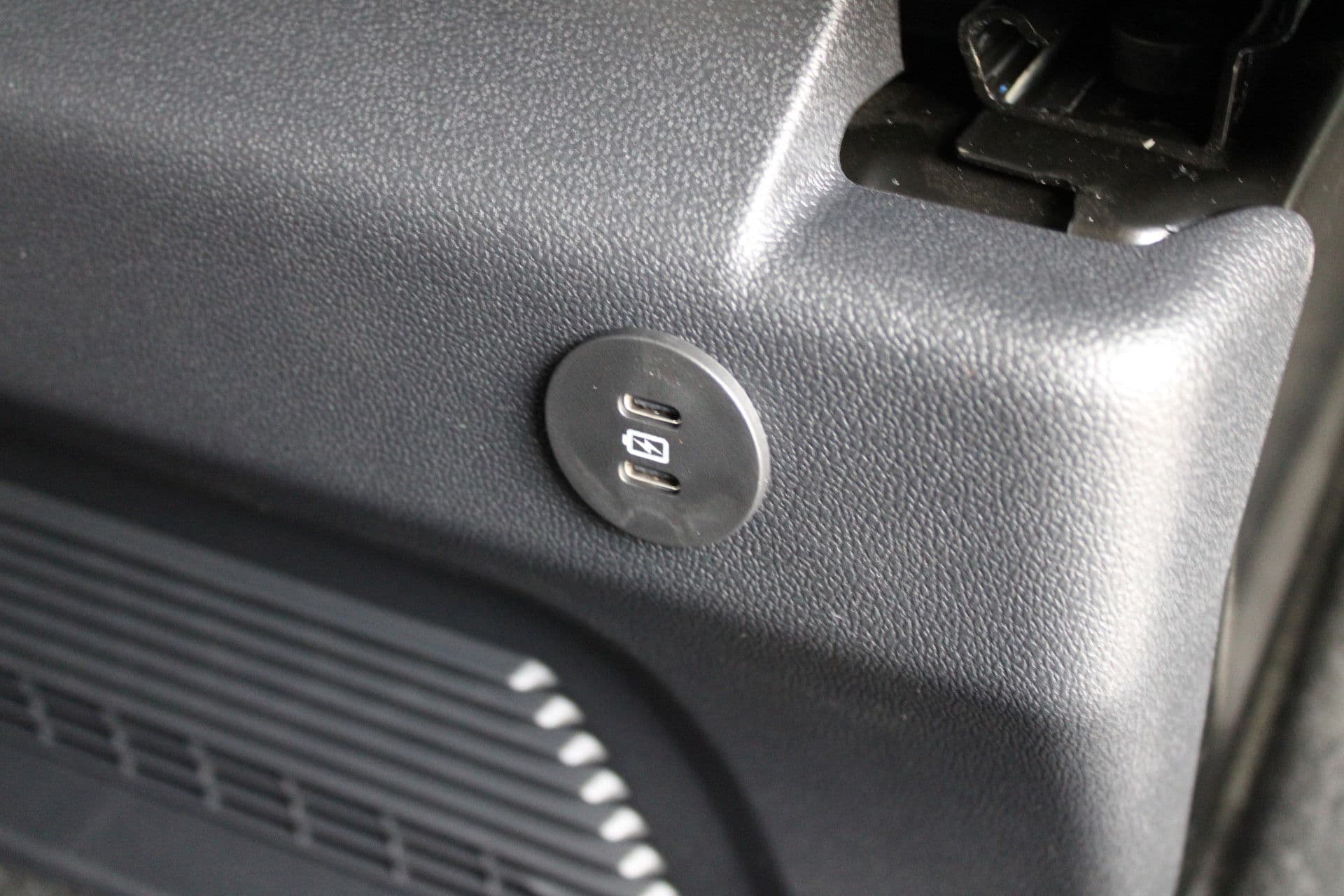 Ford Transit Custom 340 2.5 PHEV L2H1 Limited 232pk - 8 zits - Adaptive Cruise - Blind spot - Navi - Stuurverwarming - Airco achterin - Incl BPM - Rijklaar thumbnail 42