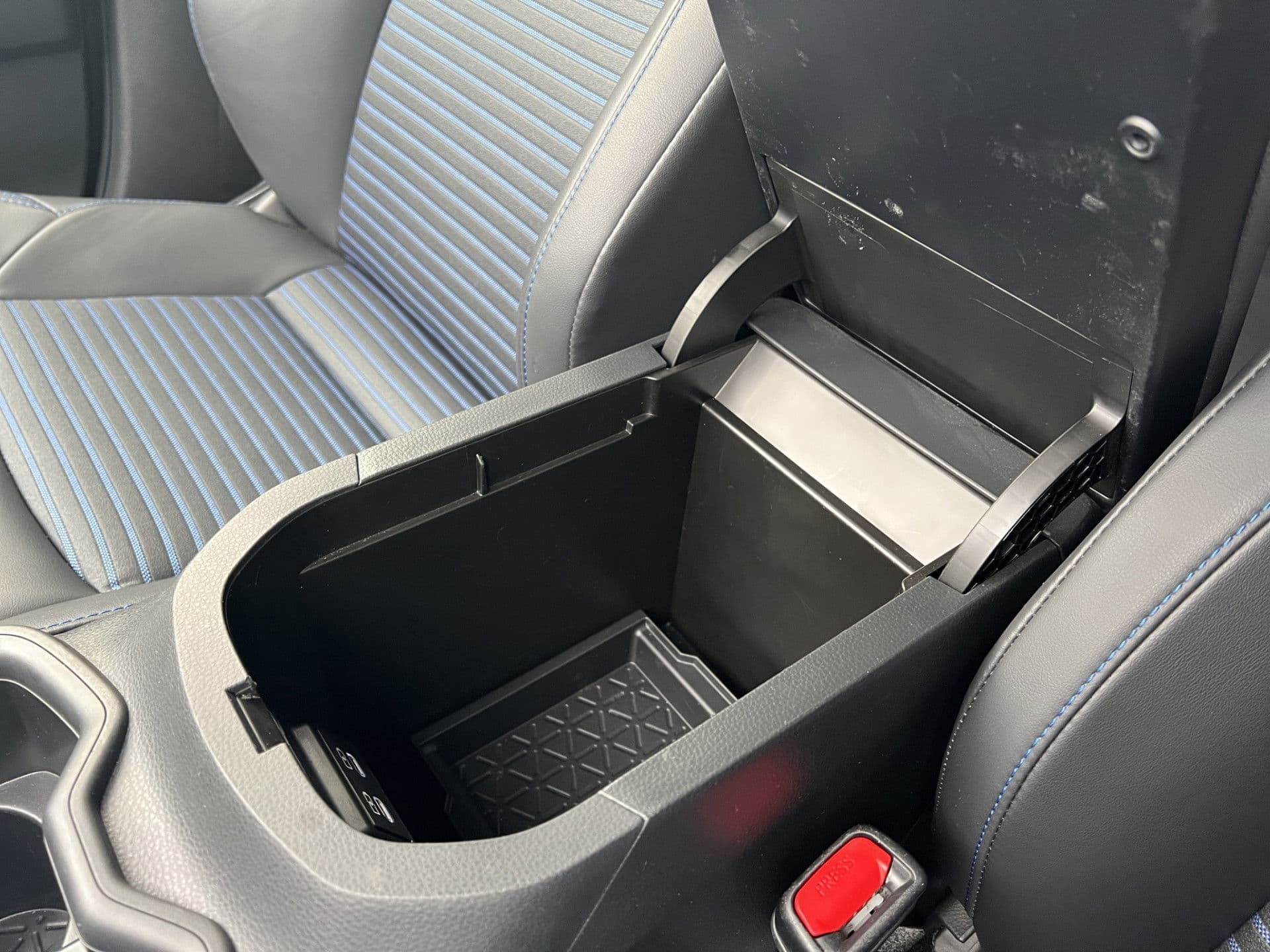 Toyota RAV4 2.5 Hybrid Style Two-tone | JBL | Stuur verw. | Carplay thumbnail 21